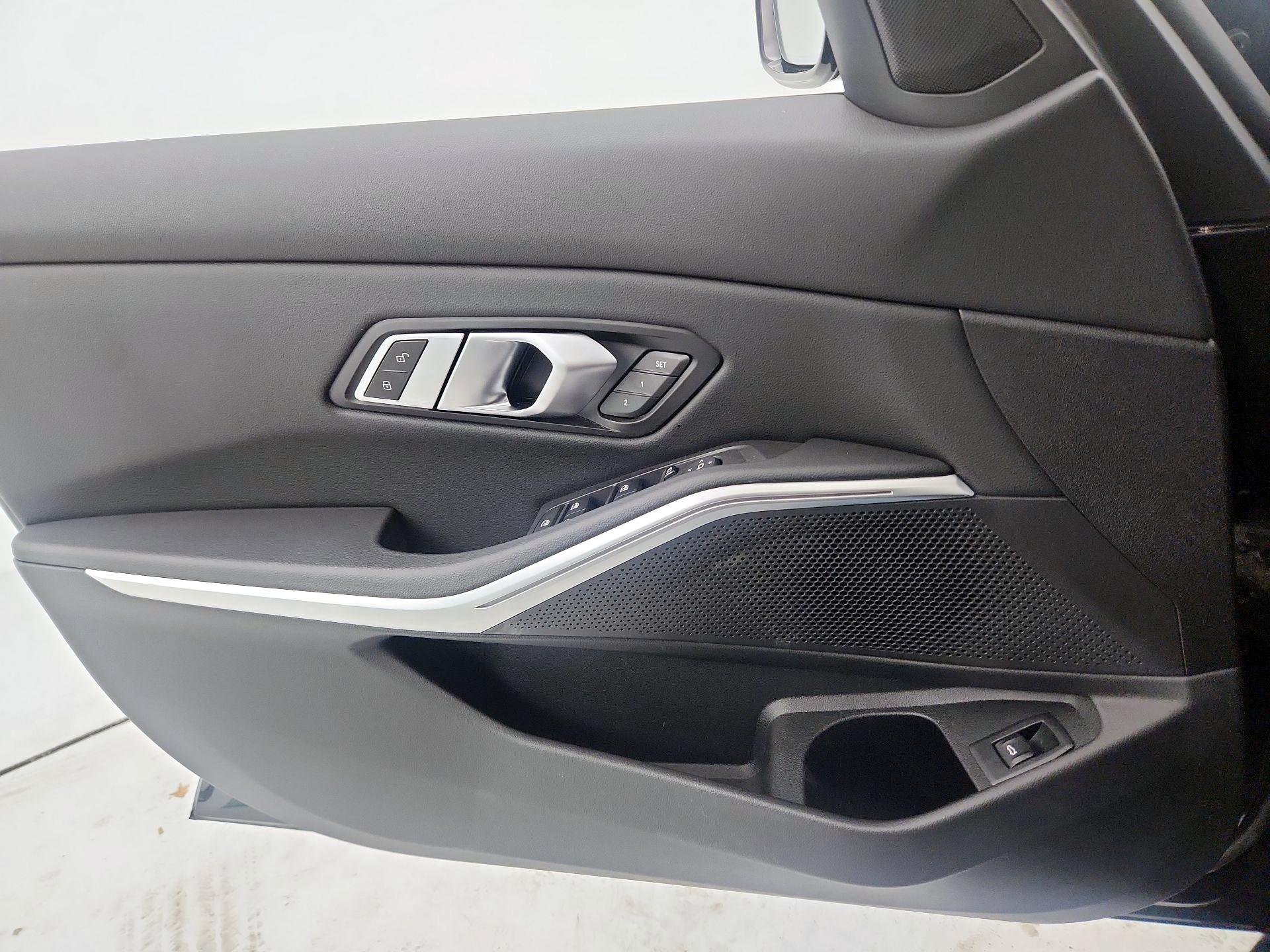 Thumbnail: 2023 BMW 3 Series - 12