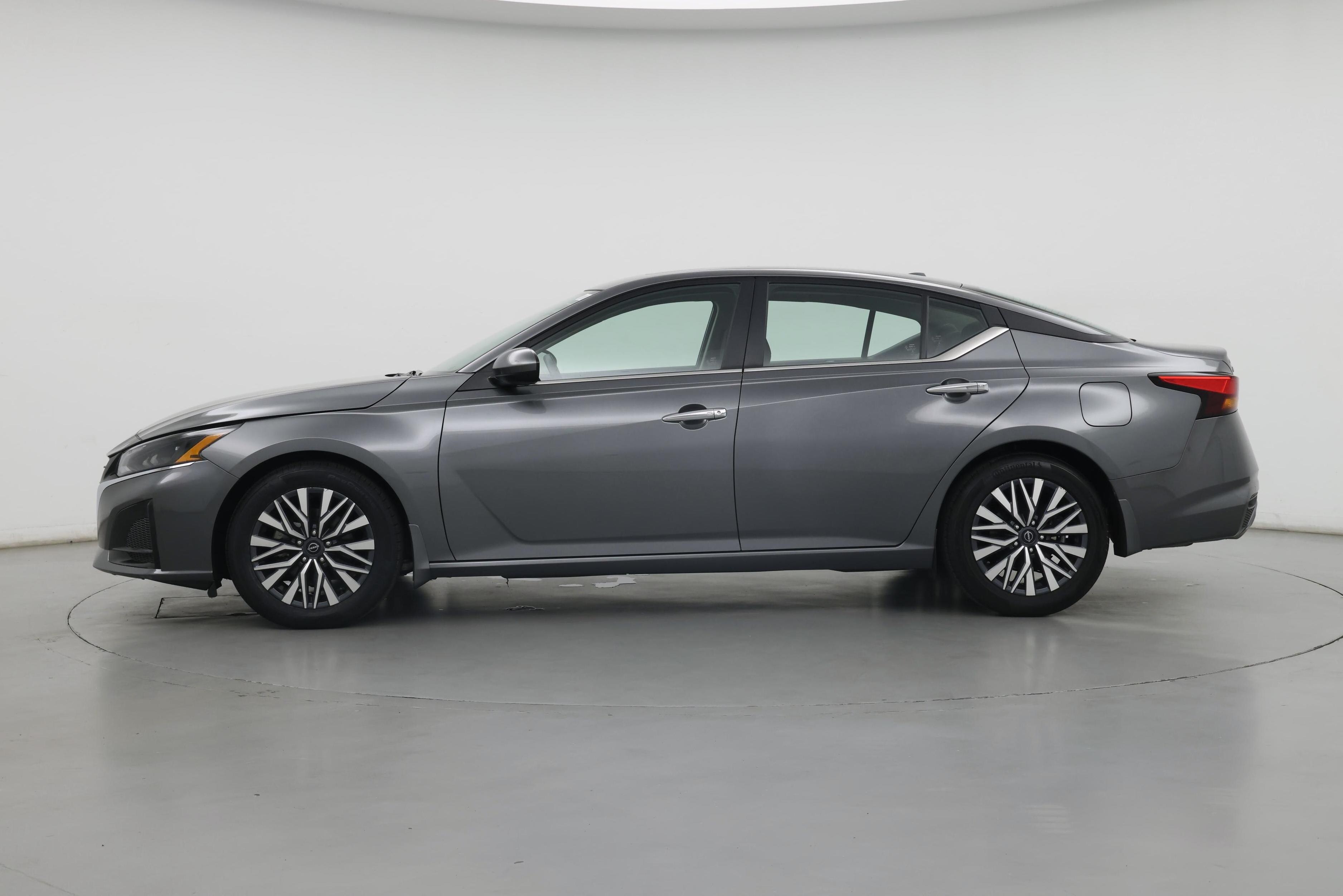 Thumbnail: 2023 Nissan Altima - 3