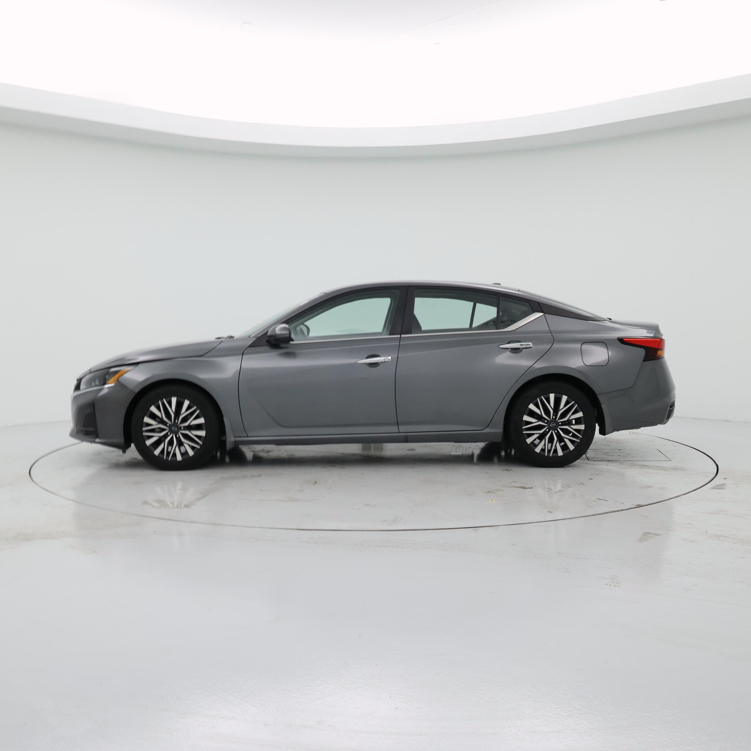 Thumbnail: 2023 Nissan Altima - 3