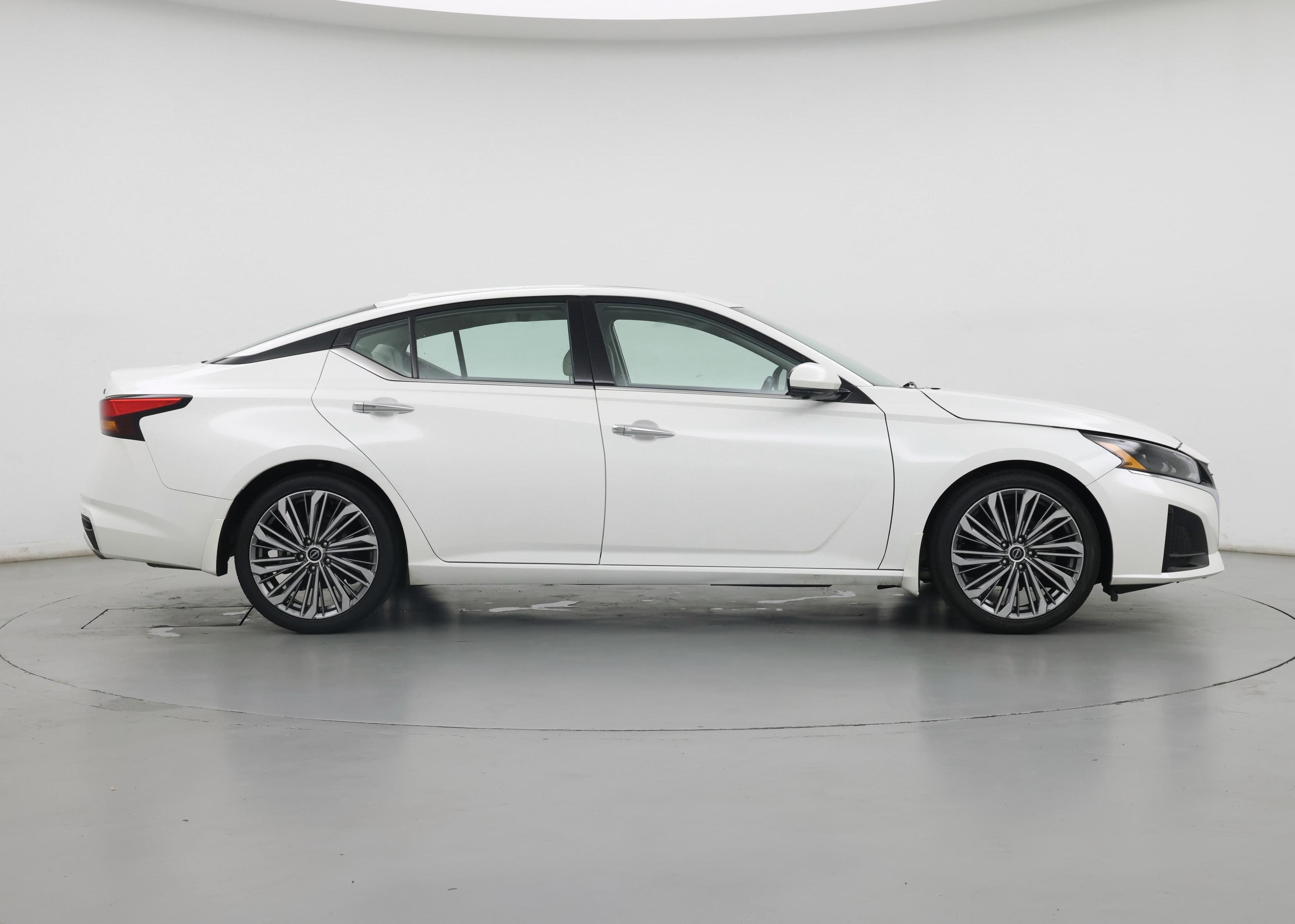 Thumbnail: 2023 Nissan Altima - 7