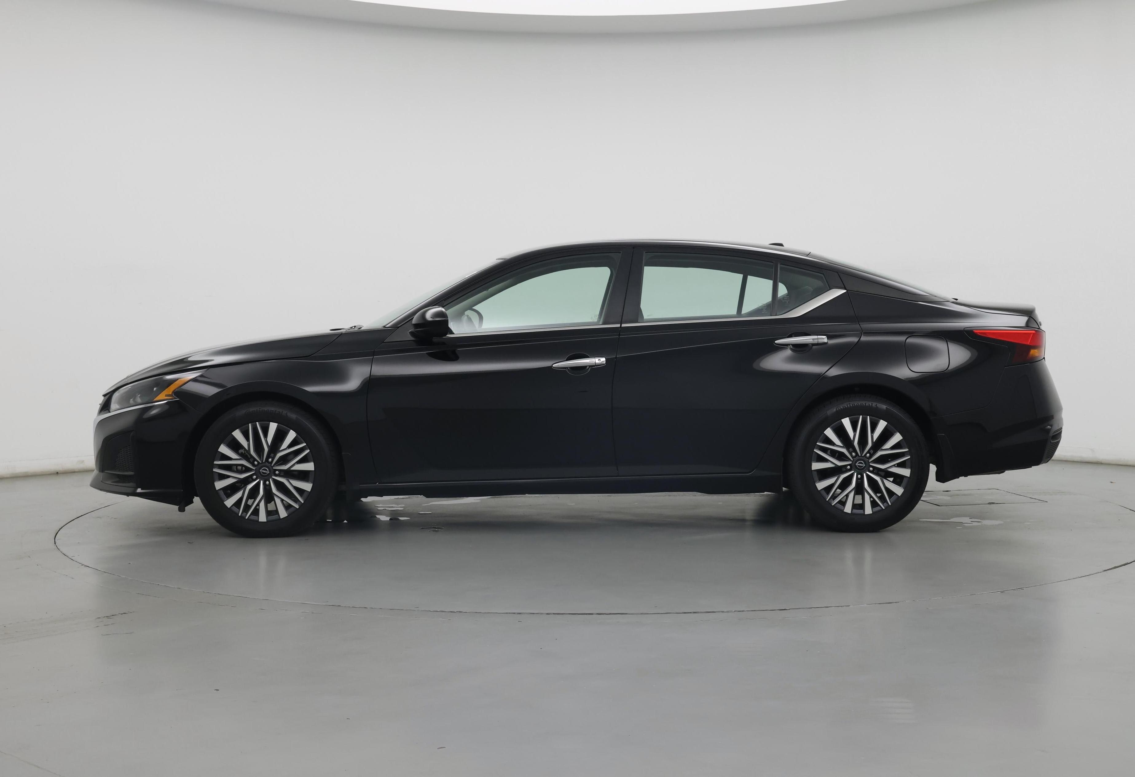 Thumbnail: 2023 Nissan Altima - 3