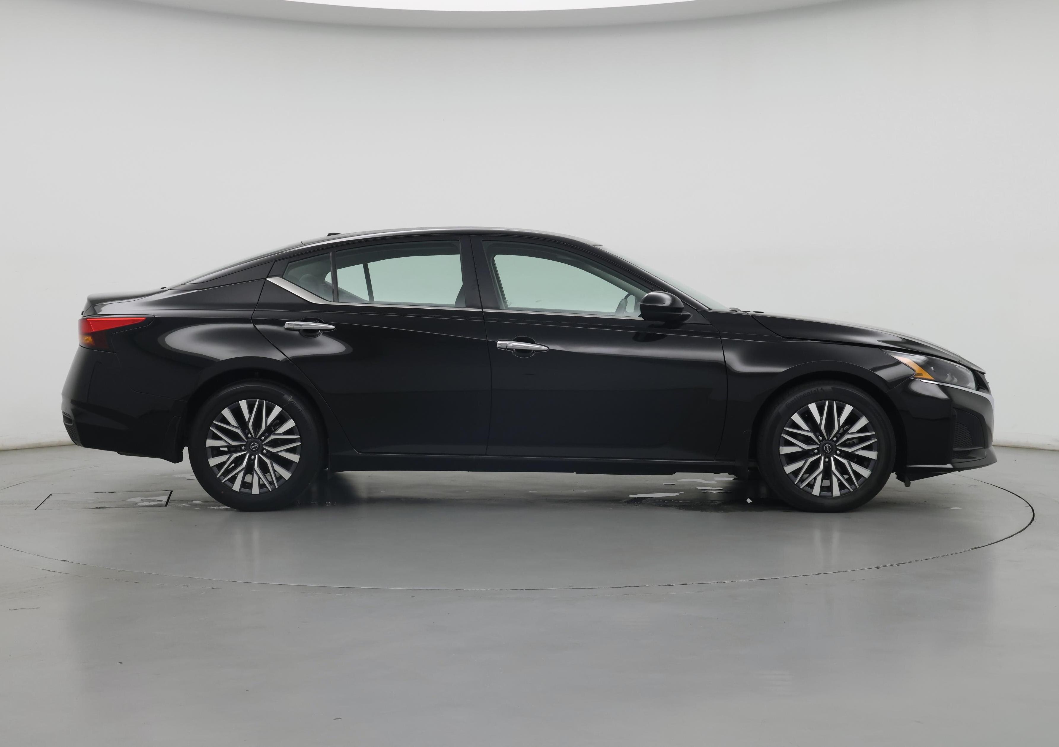 Thumbnail: 2023 Nissan Altima - 7