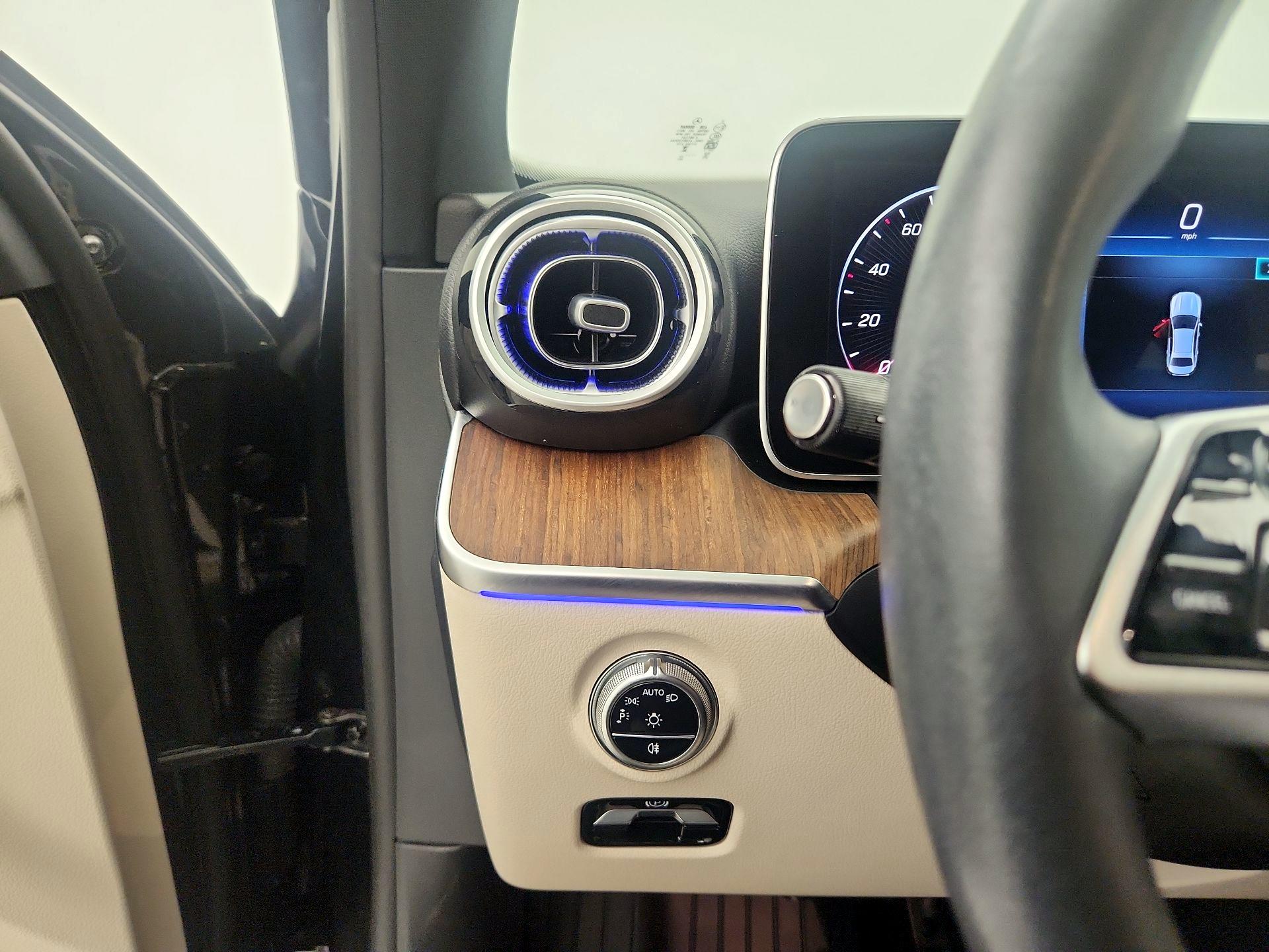 Thumbnail: 2023 Mercedes-Benz C-Class - 13