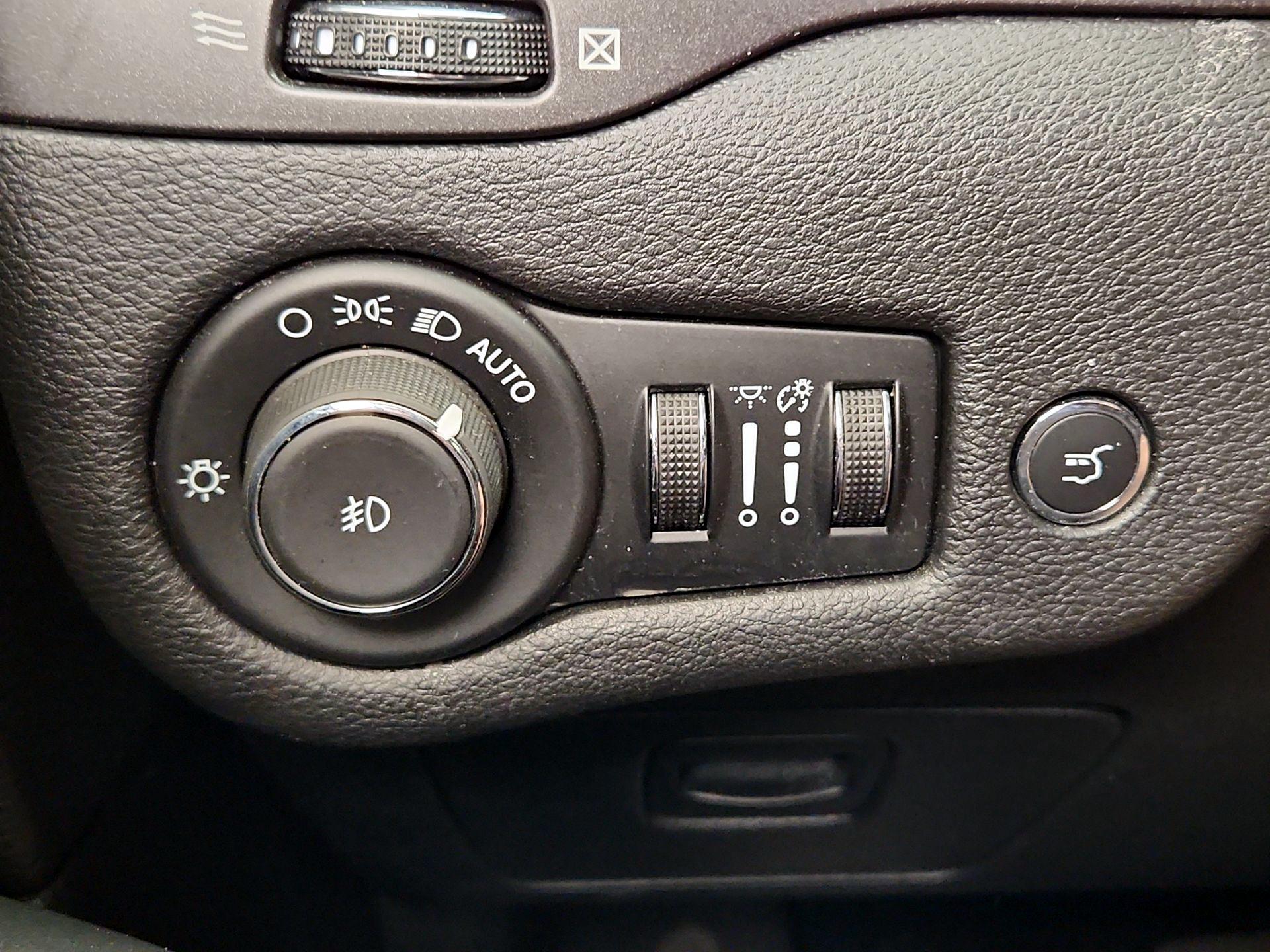 Thumbnail: 2021 Jeep Cherokee - 13