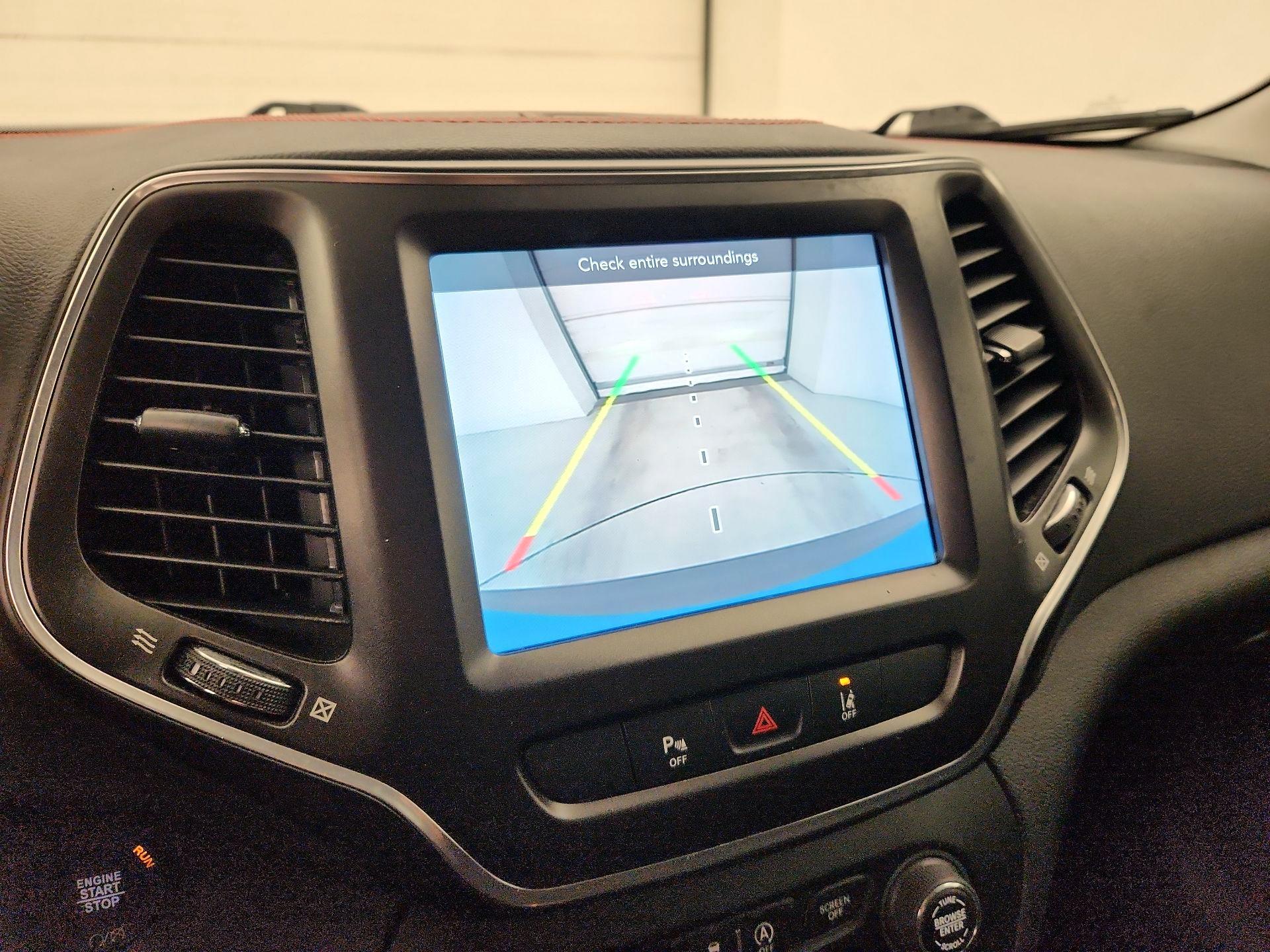 Thumbnail: 2021 Jeep Cherokee - 14