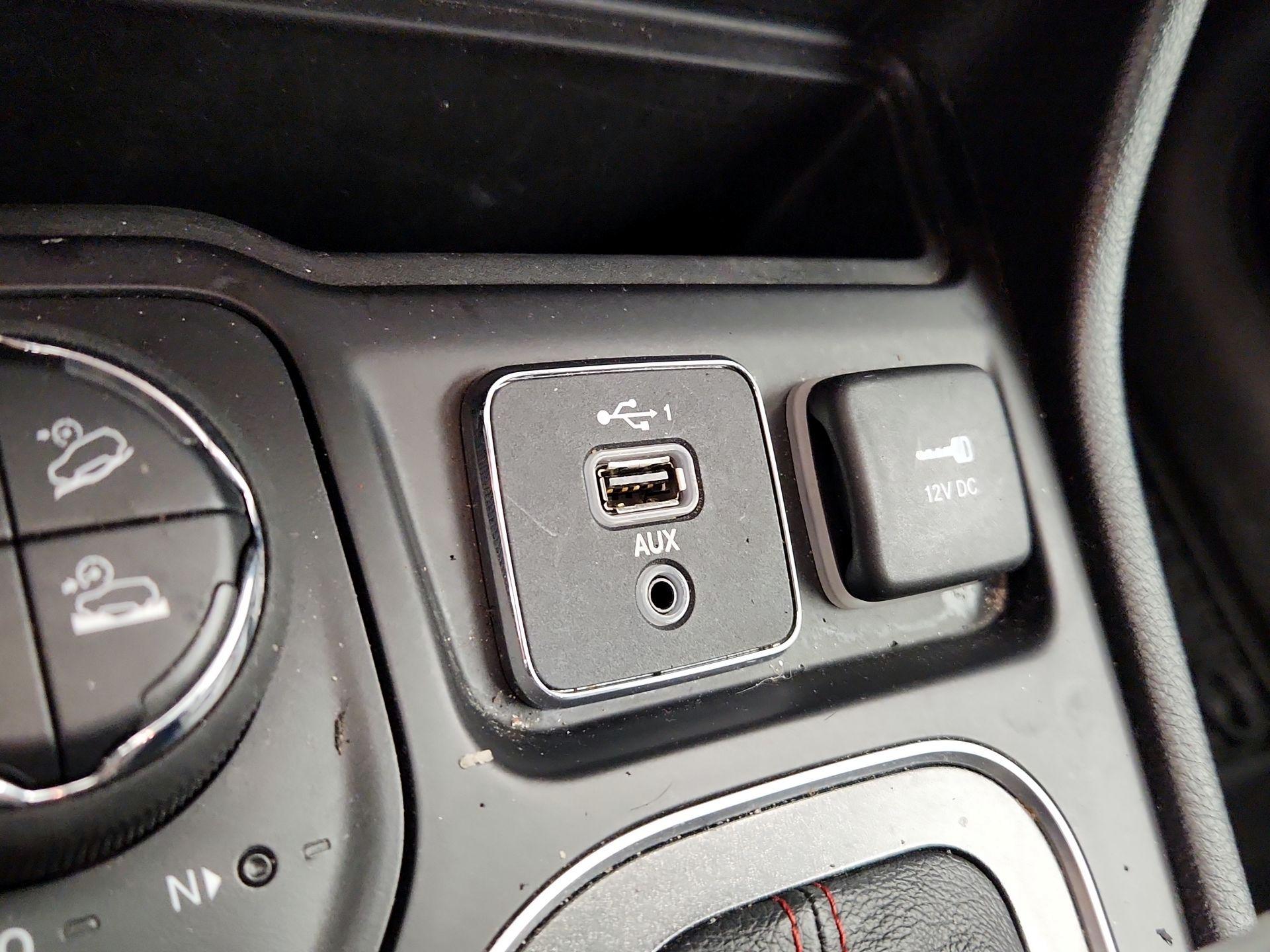 Thumbnail: 2021 Jeep Cherokee - 18