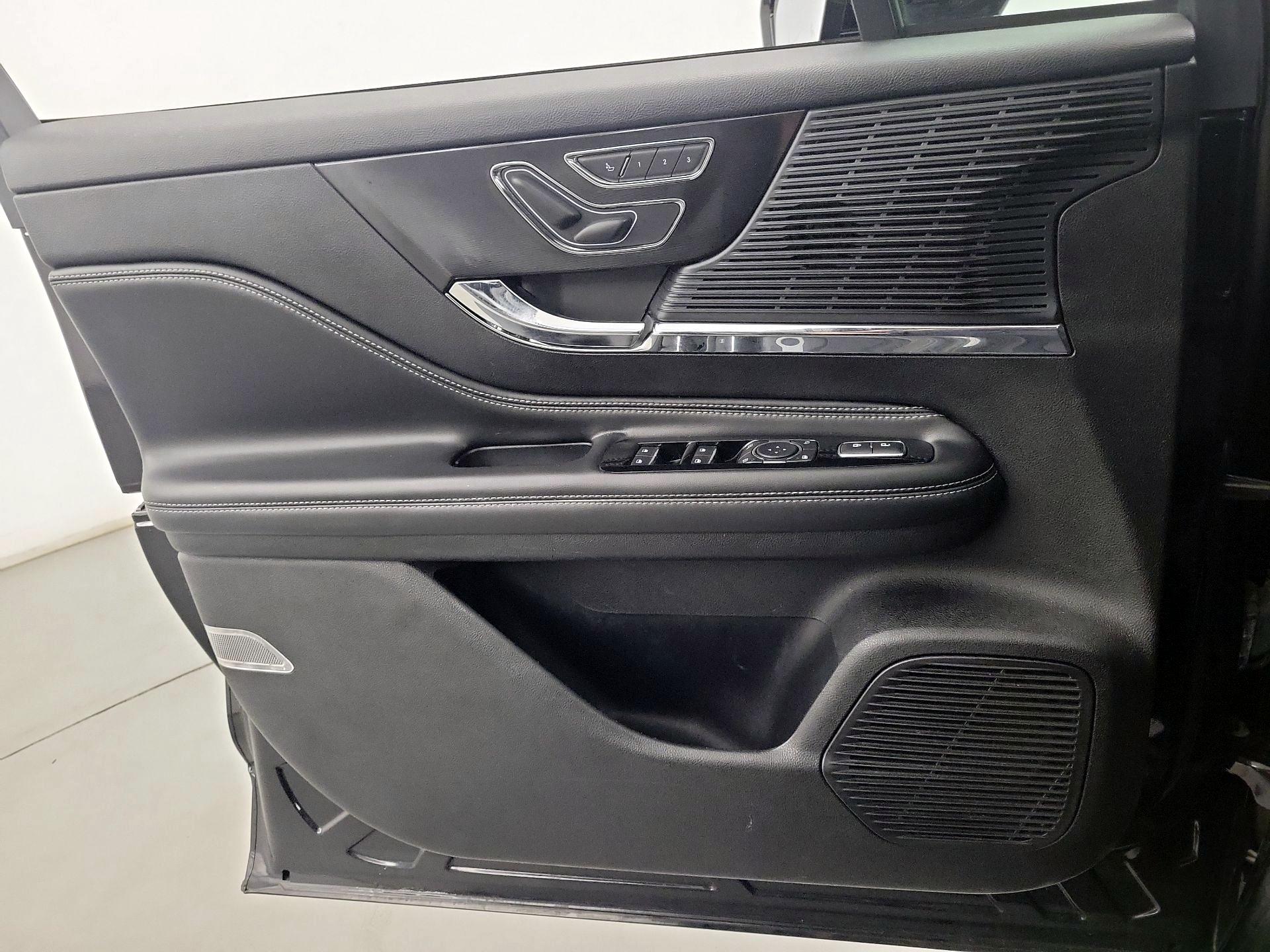 Thumbnail: 2022 Lincoln Corsair - 12