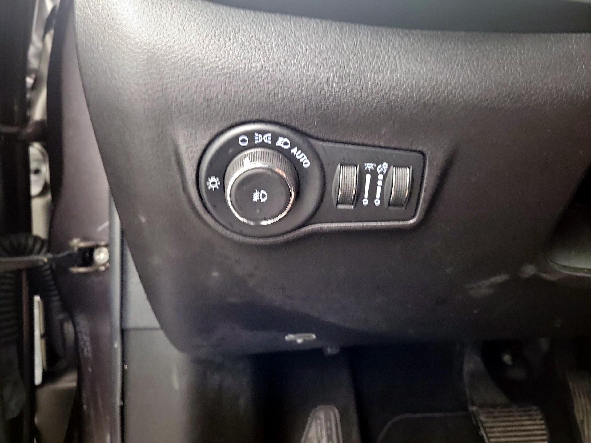 Thumbnail: 2022 Jeep Compass - 13