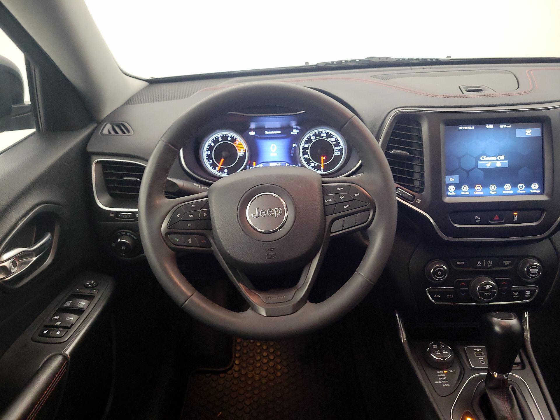 Thumbnail: 2022 Jeep Cherokee - 10