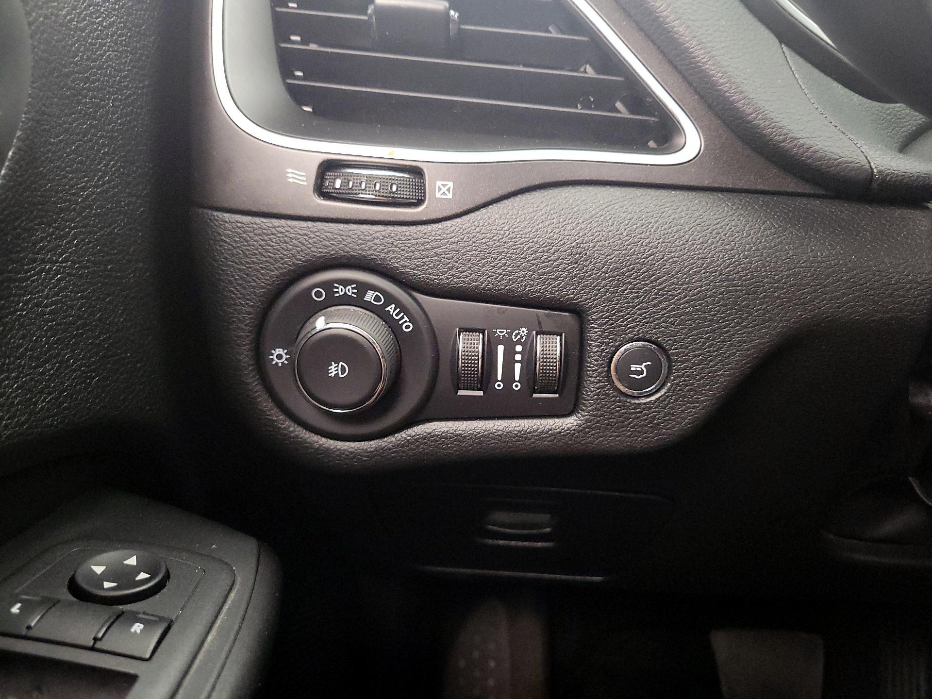 Thumbnail: 2022 Jeep Cherokee - 13