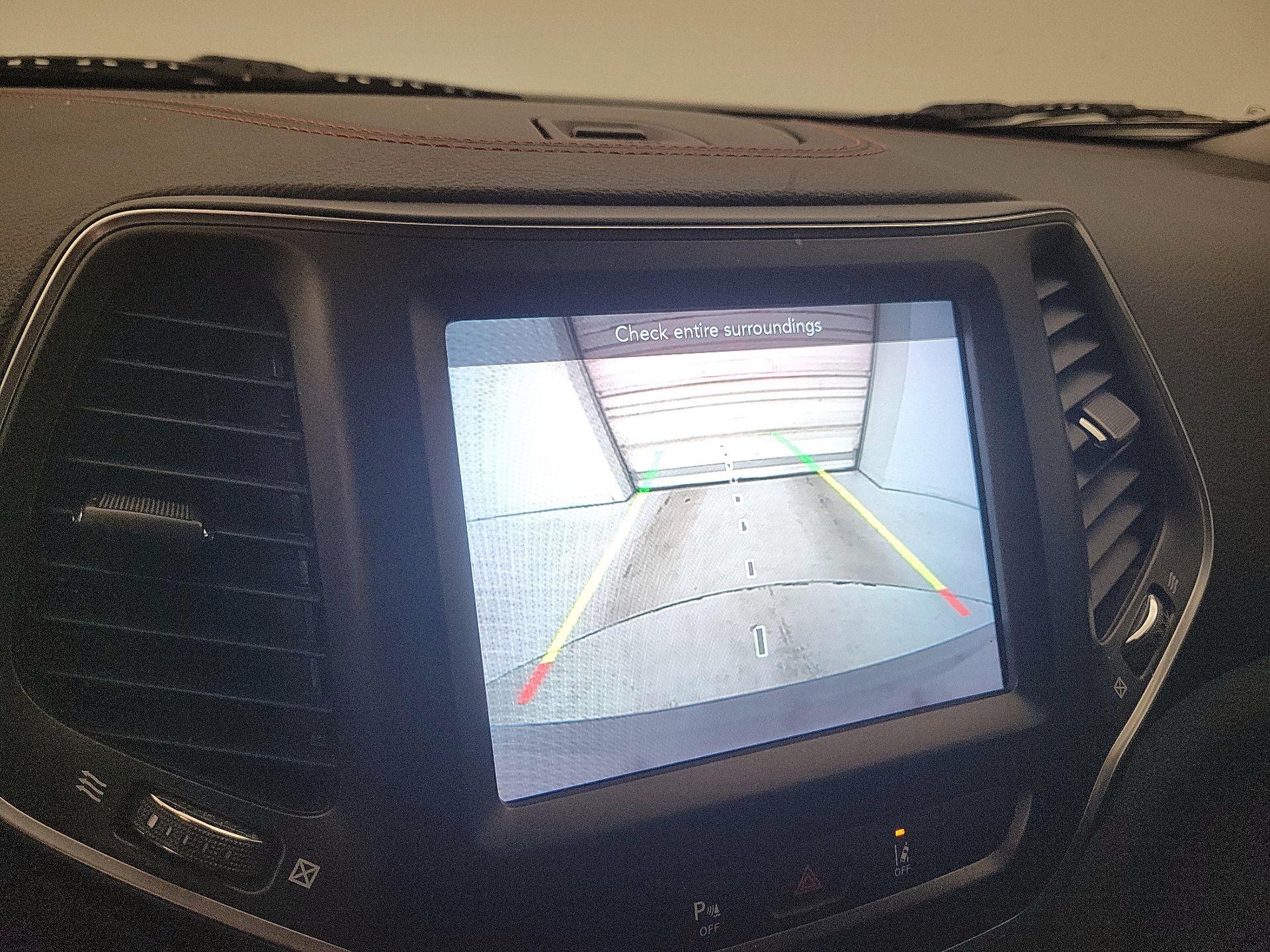 Thumbnail: 2022 Jeep Cherokee - 14