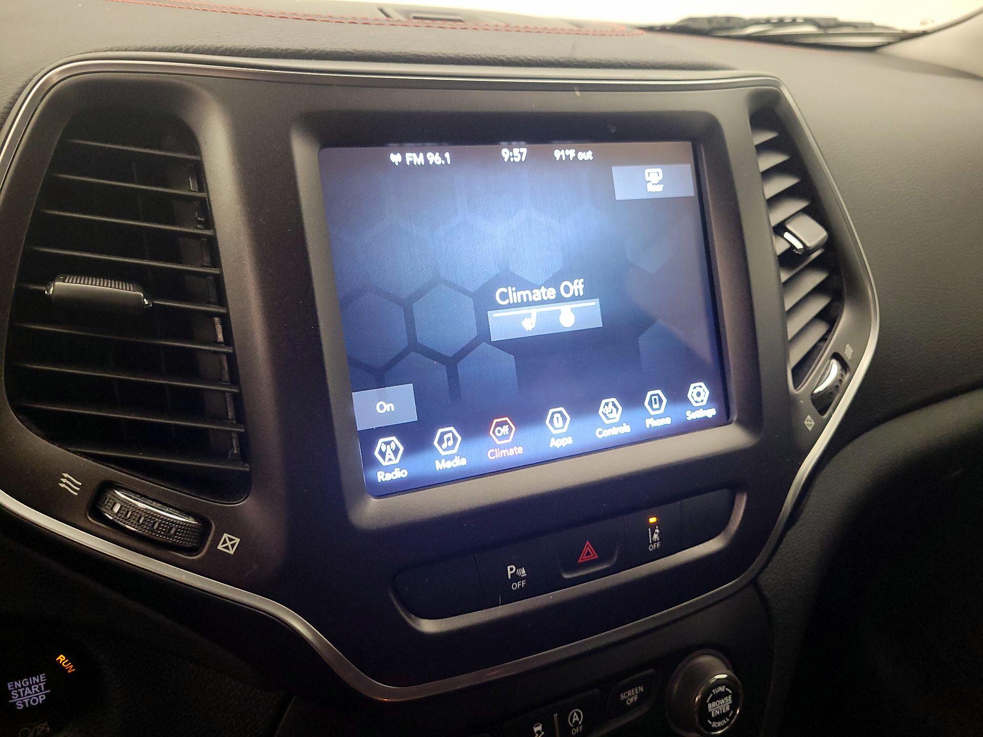 Thumbnail: 2022 Jeep Cherokee - 15