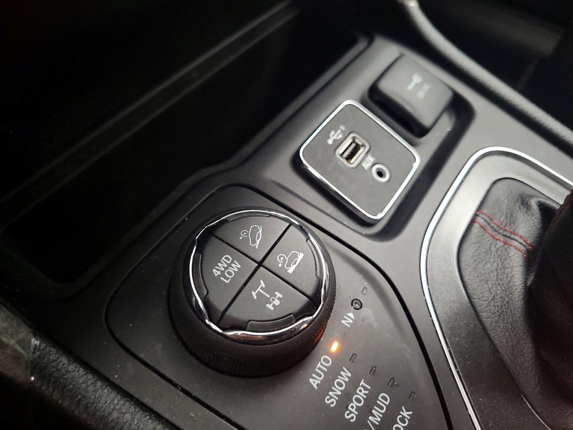 Thumbnail: 2022 Jeep Cherokee - 18