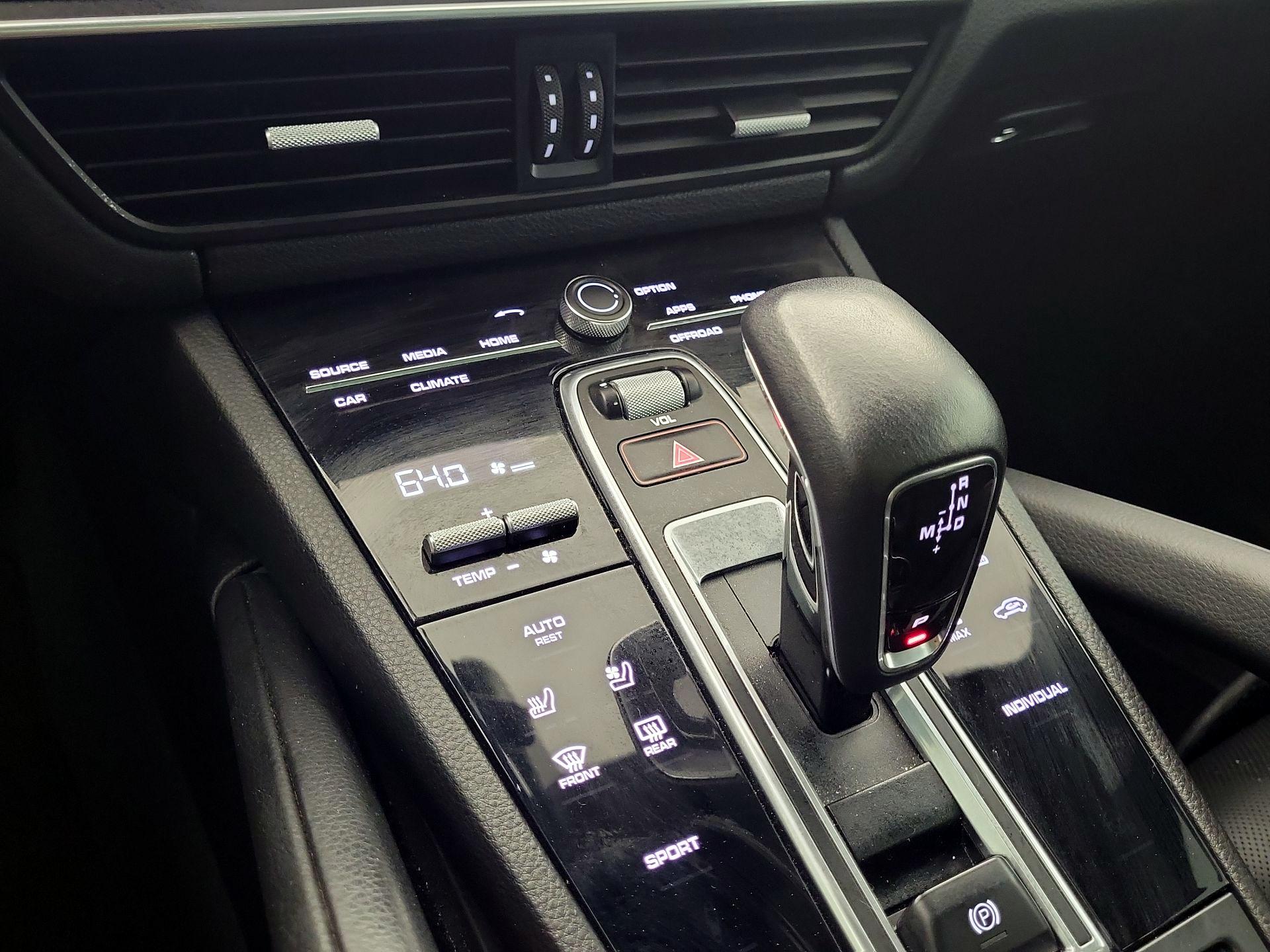 Thumbnail: 2021 Porsche Cayenne - 17