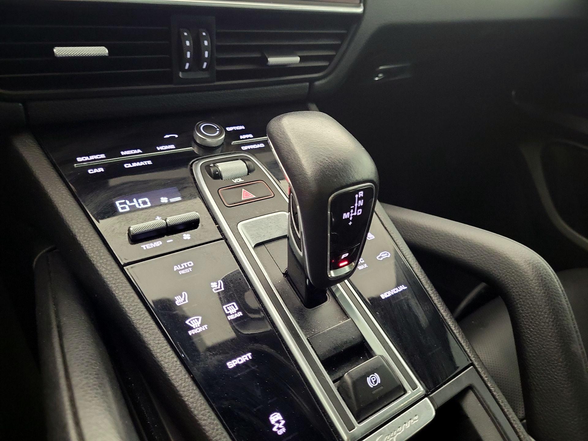 Thumbnail: 2021 Porsche Cayenne - 18