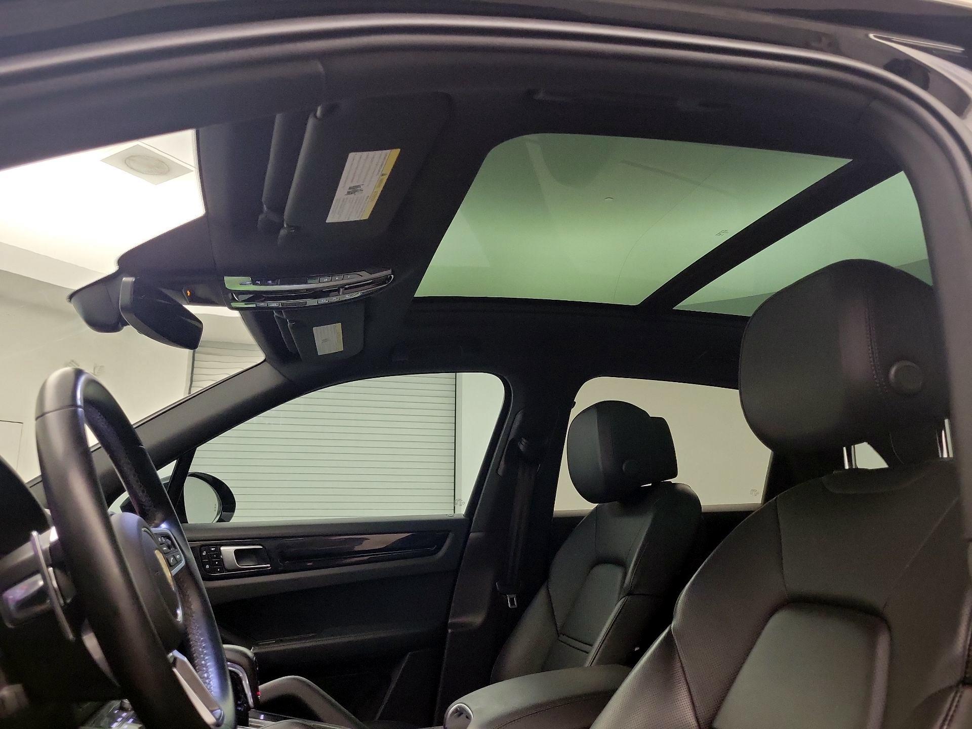 Thumbnail: 2021 Porsche Cayenne - 20