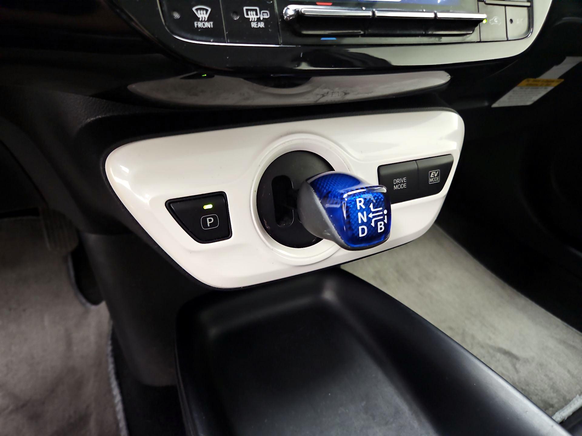 Thumbnail: 2018 Toyota Prius - 17