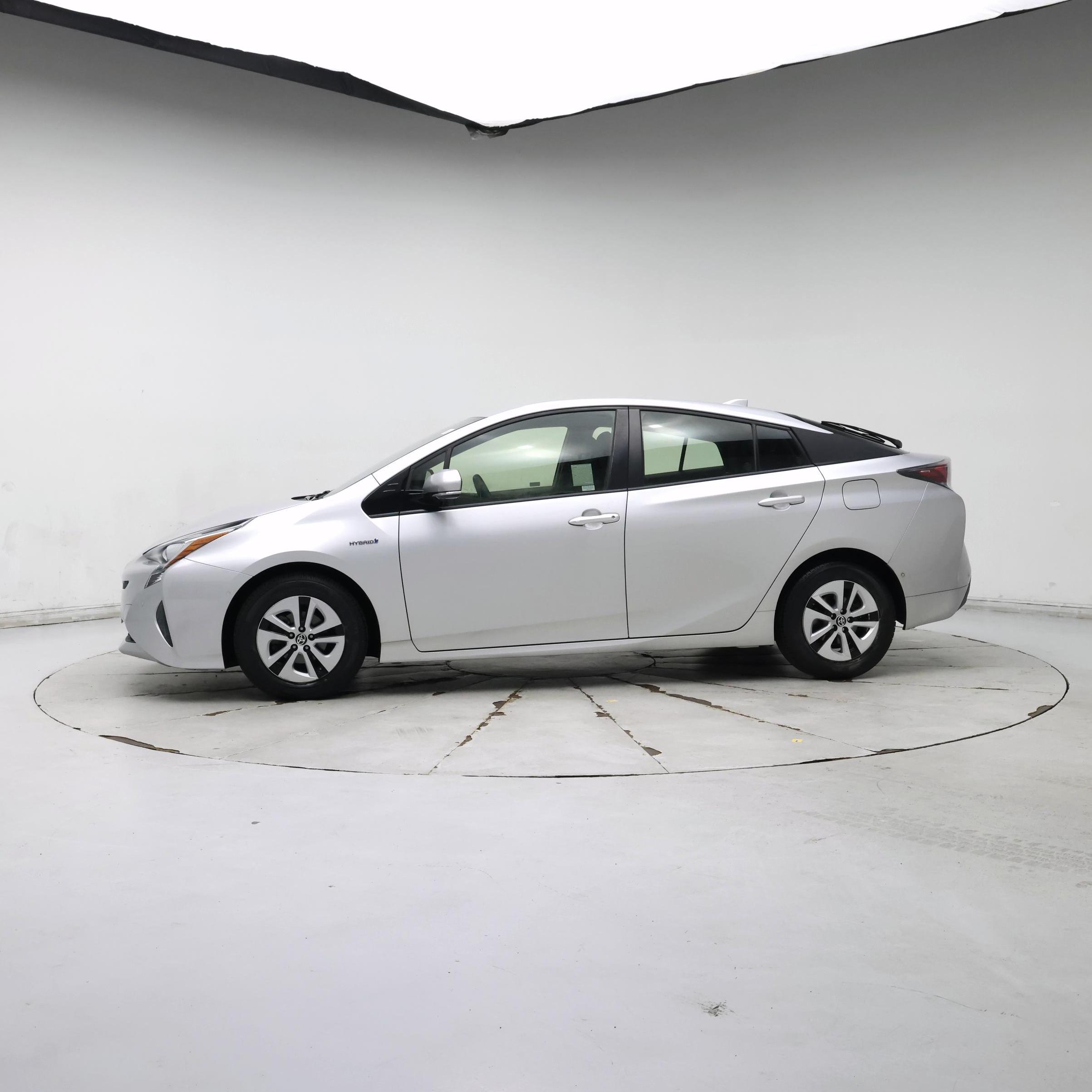 Thumbnail: 2018 Toyota Prius - 3
