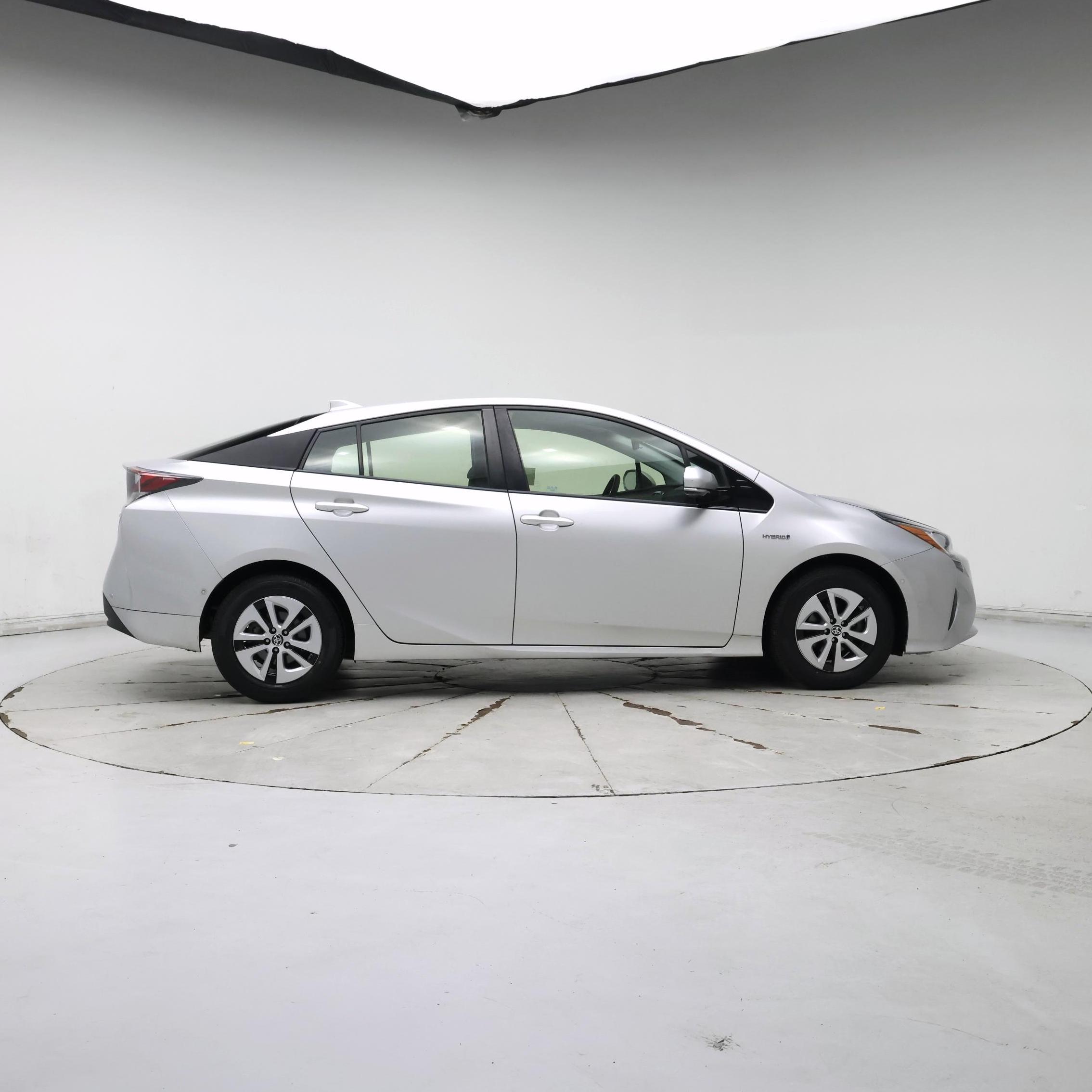 Thumbnail: 2018 Toyota Prius - 7