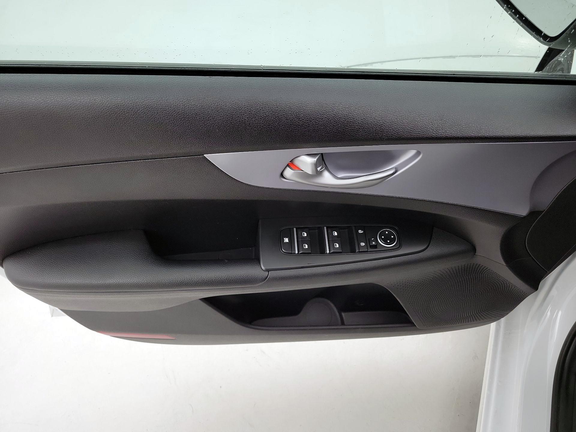 Thumbnail: 2022 Kia Forte - 12