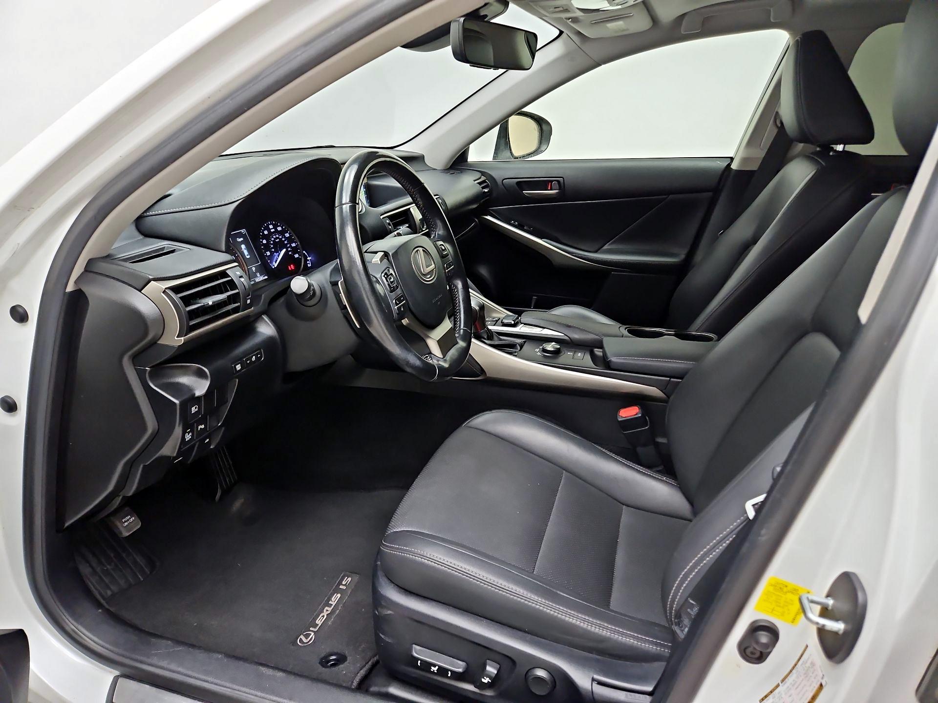 Thumbnail: 2017 Lexus IS - 11