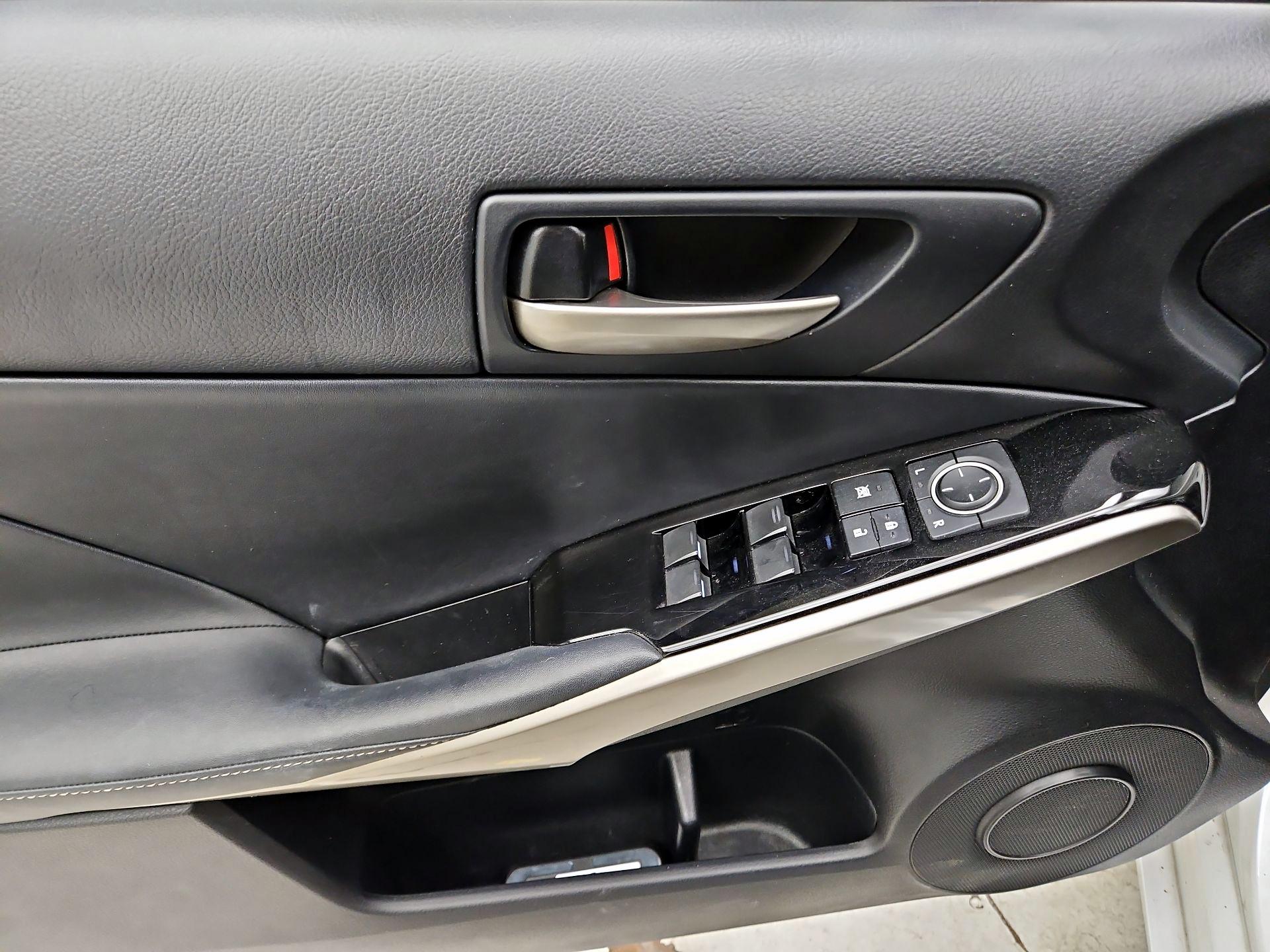 Thumbnail: 2017 Lexus IS - 12