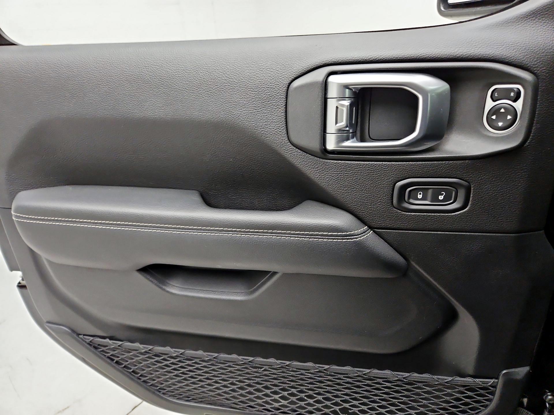 Thumbnail: 2019 Jeep Wrangler - 10