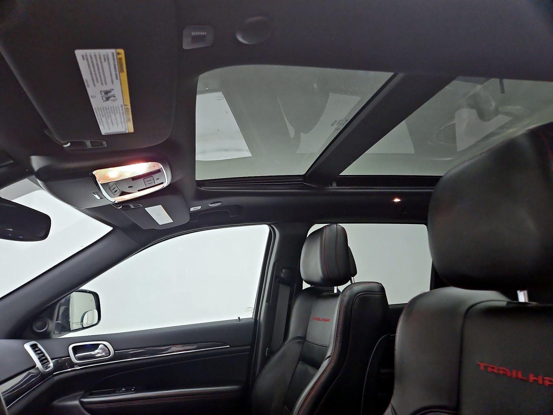 Thumbnail: 2020 Jeep Grand Cherokee - 18