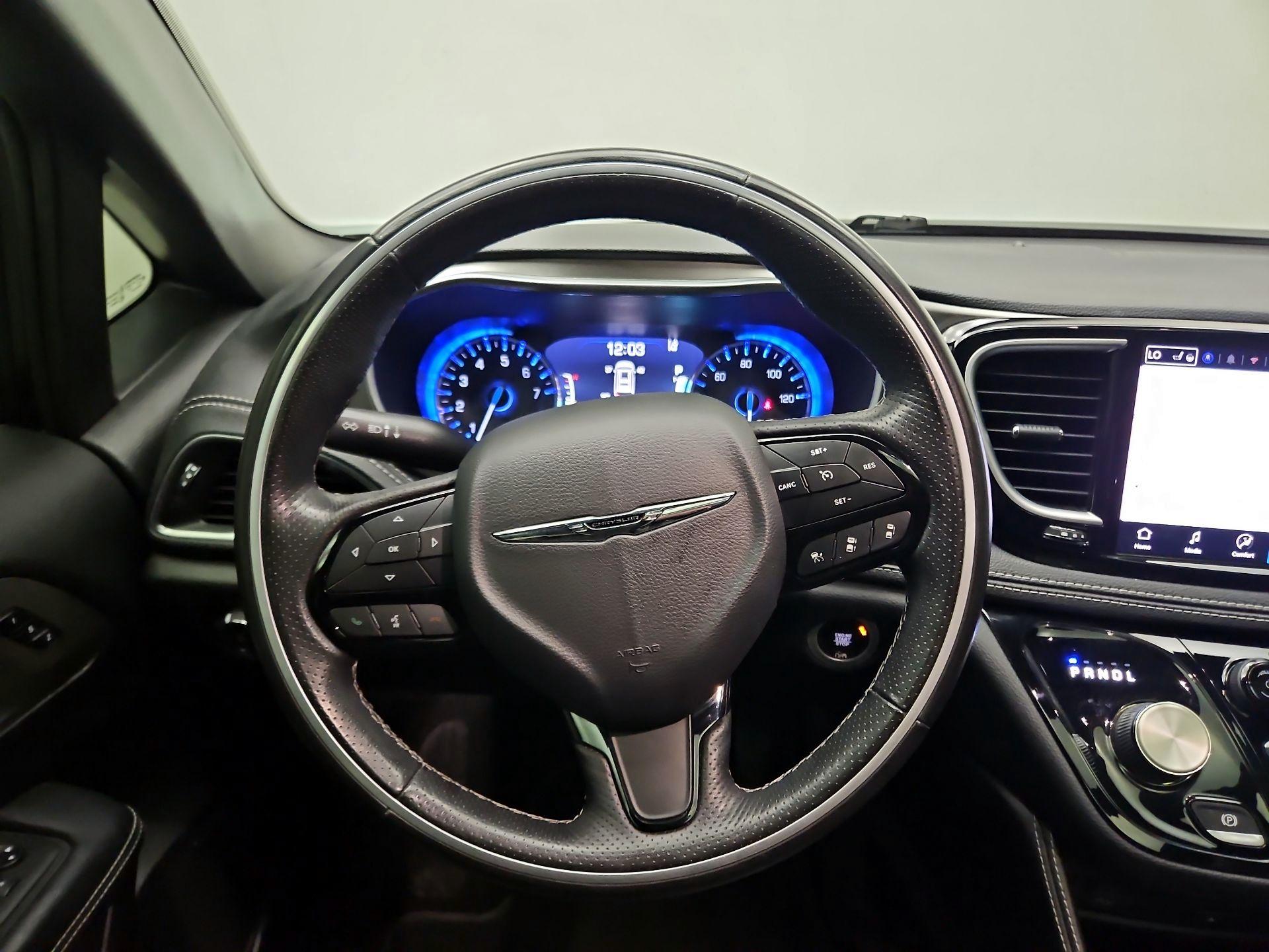 Thumbnail: 2021 Chrysler Pacifica - 10