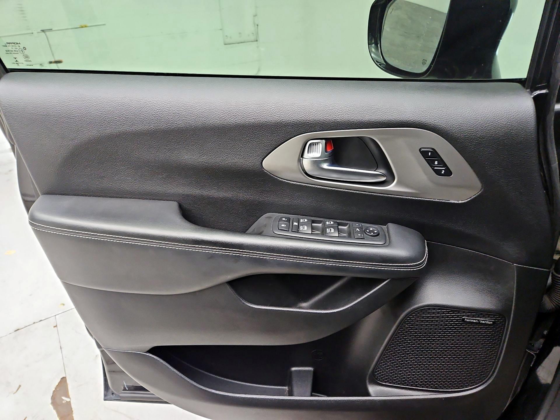 Thumbnail: 2021 Chrysler Pacifica - 12