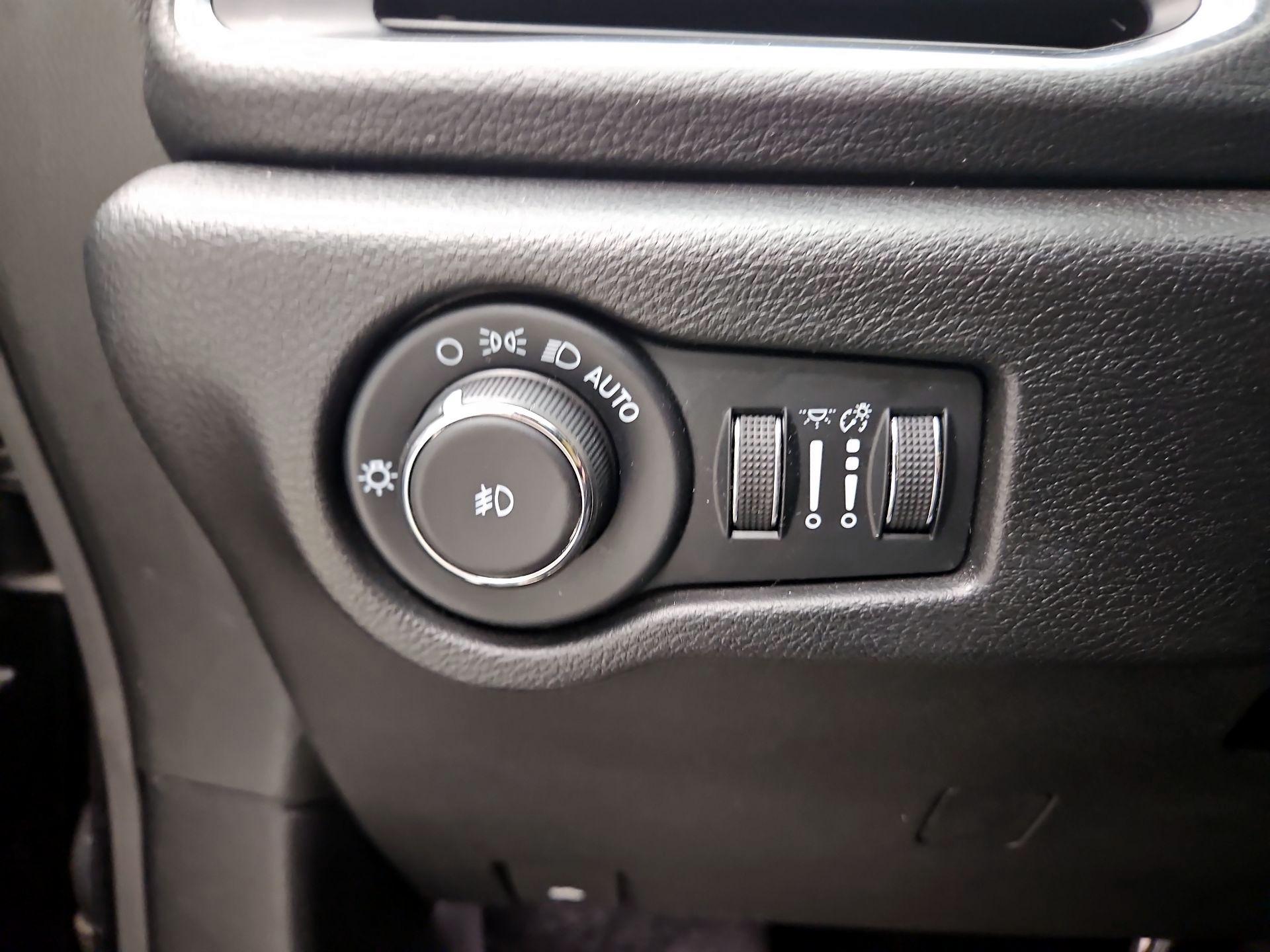 Thumbnail: 2021 Chrysler Pacifica - 13