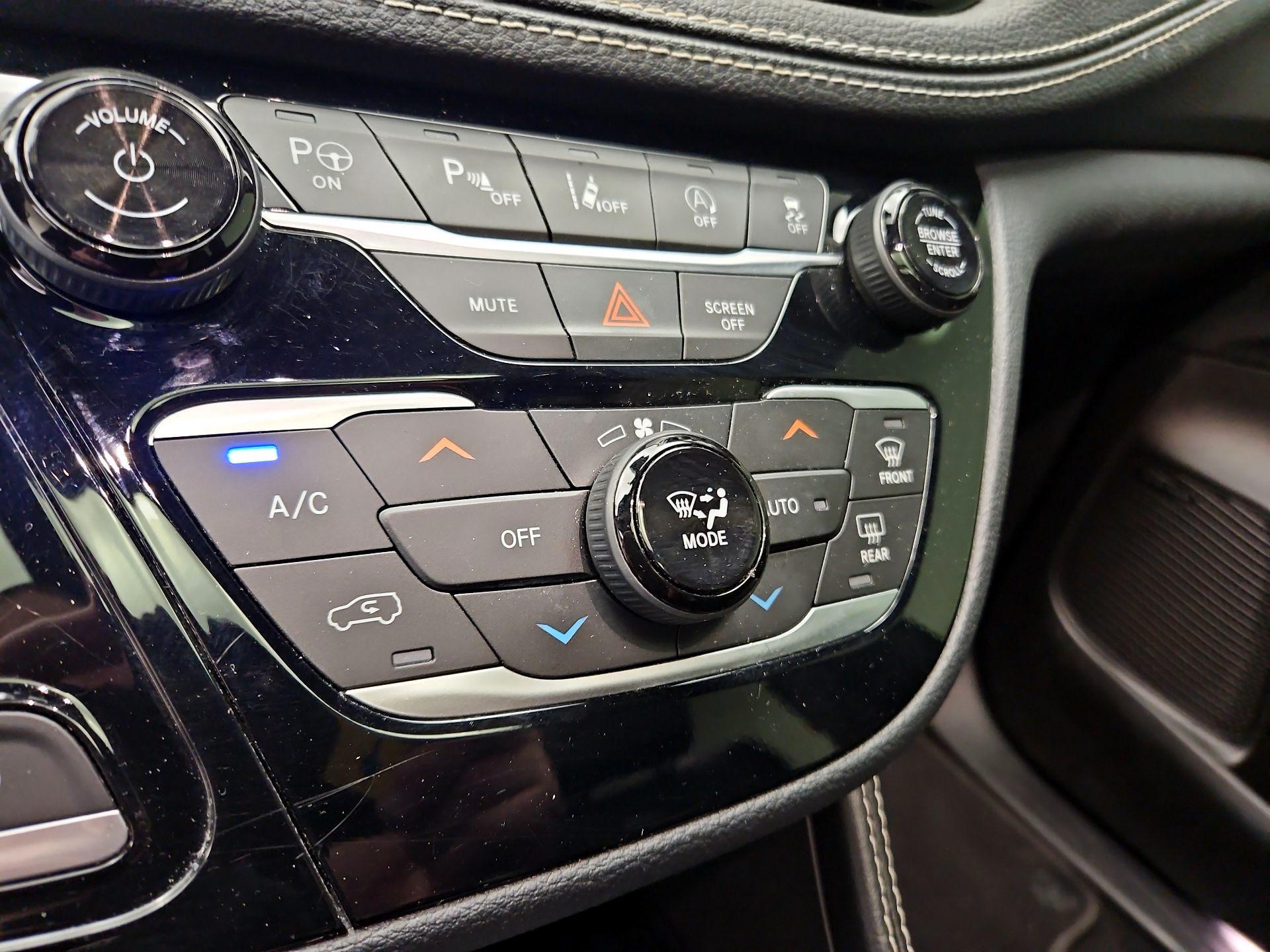 Thumbnail: 2021 Chrysler Pacifica - 17