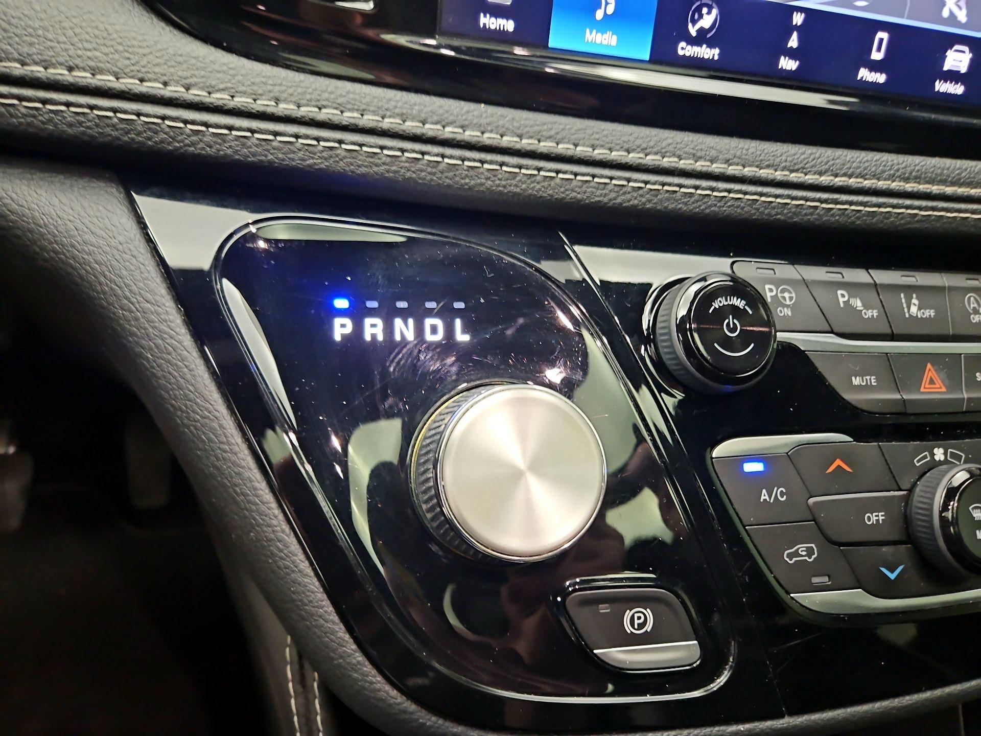 Thumbnail: 2021 Chrysler Pacifica - 18