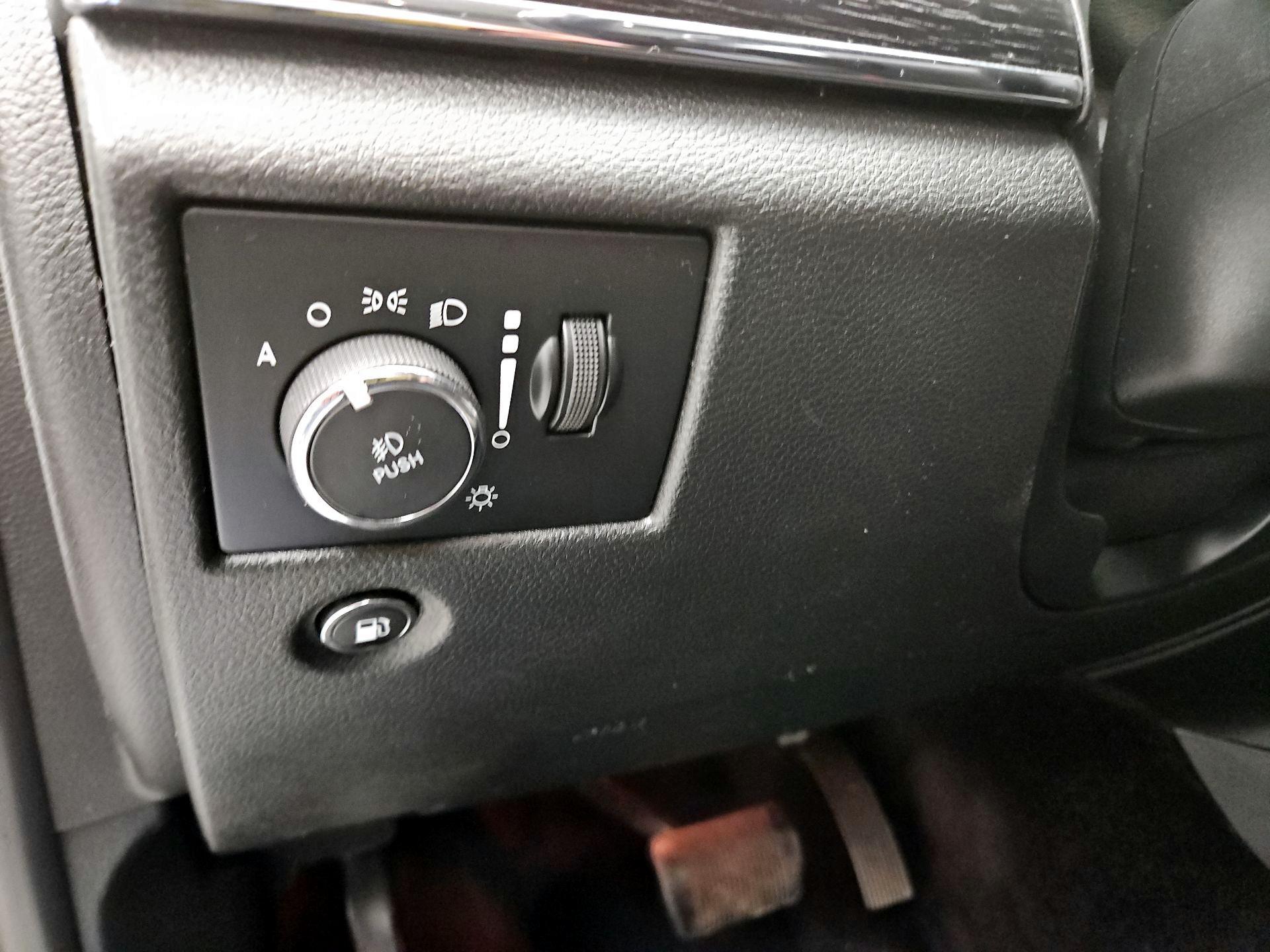 Thumbnail: 2018 Jeep Grand Cherokee - 13
