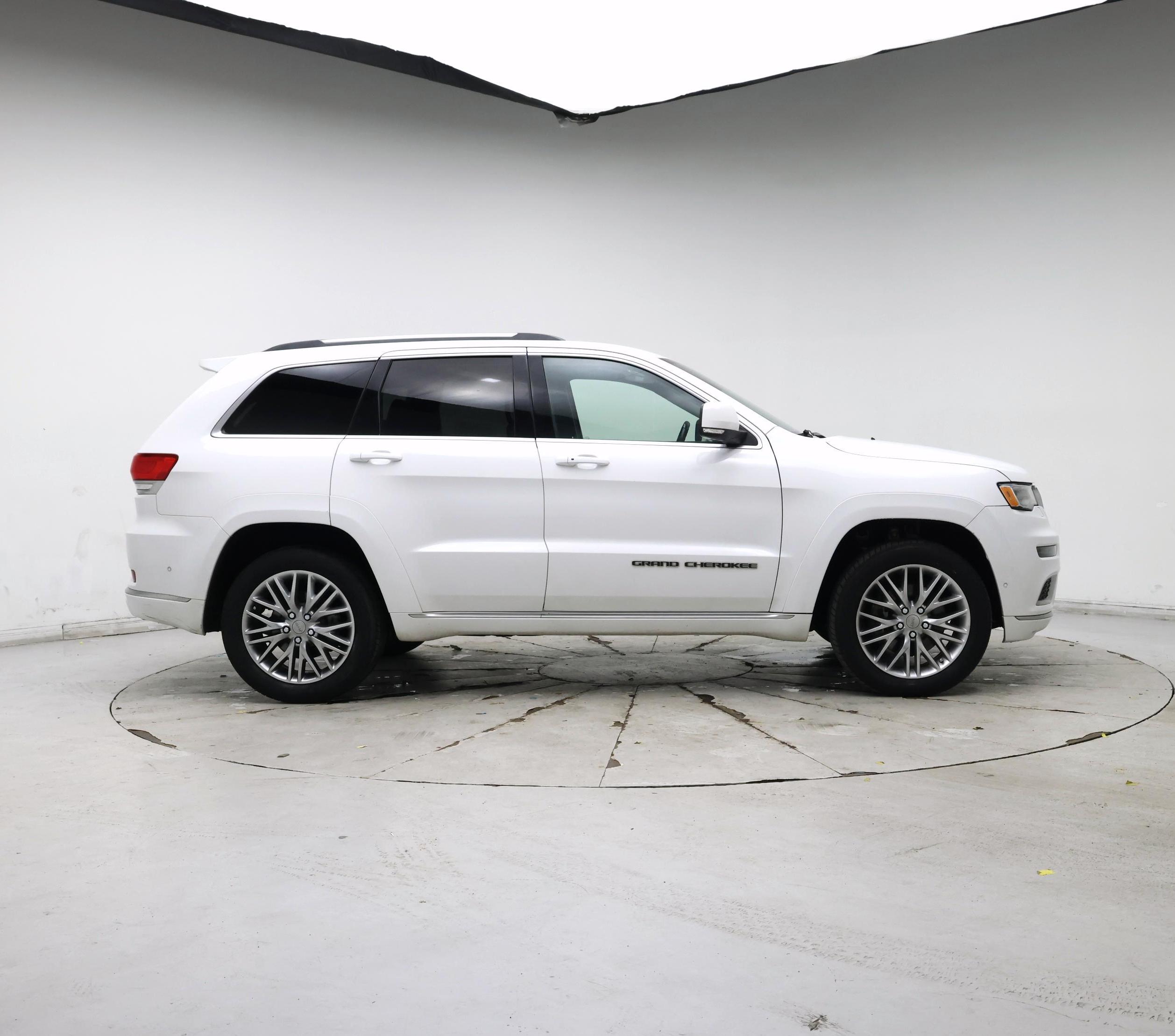 Thumbnail: 2018 Jeep Grand Cherokee - 7
