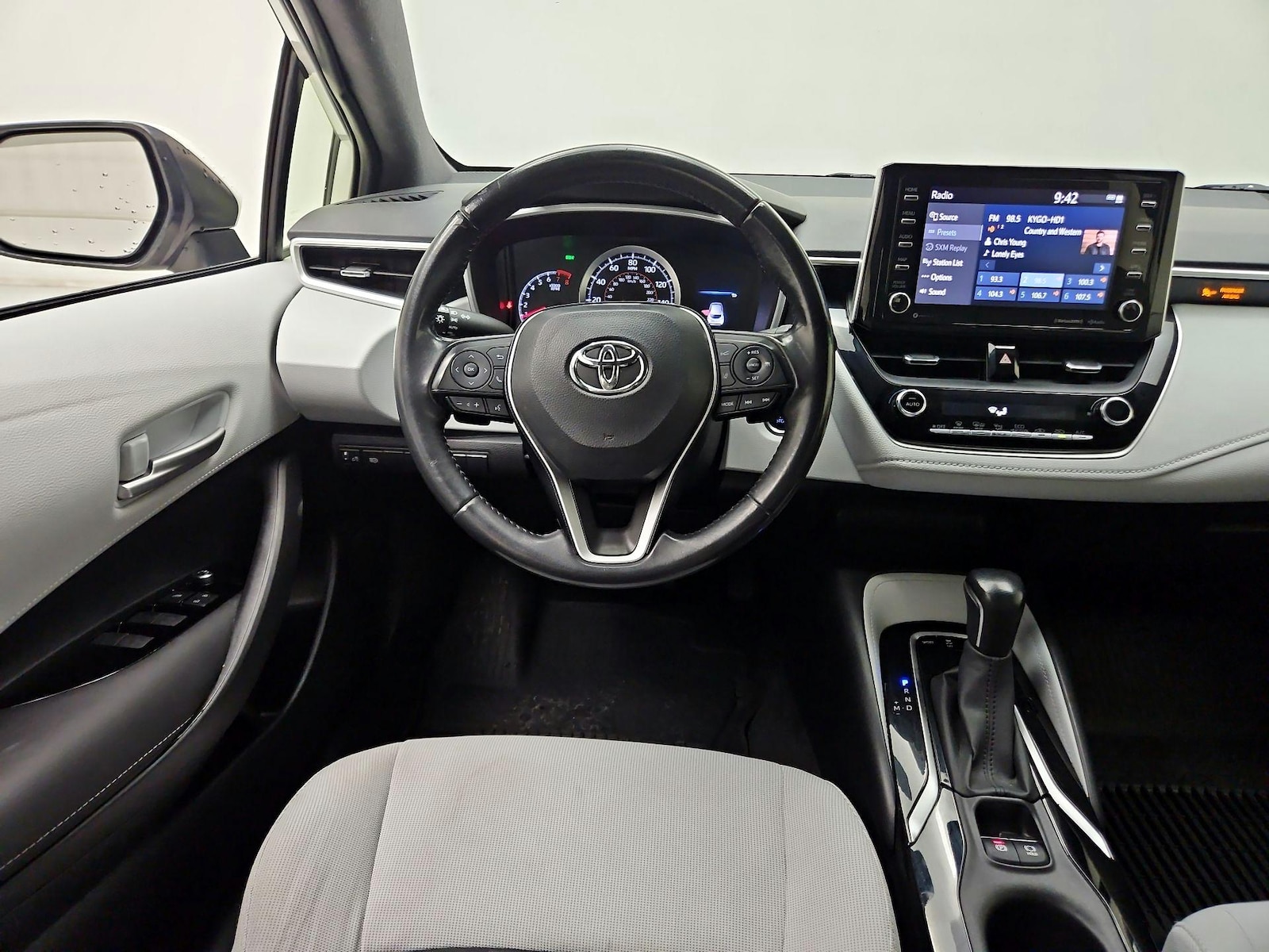 2020 Toyota Corolla Hatchback SE - Photo 11