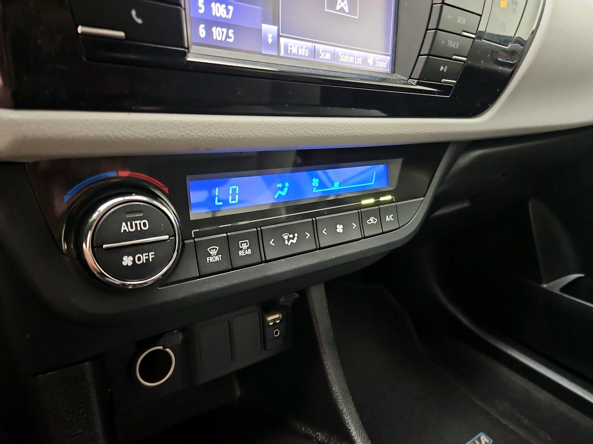 Thumbnail: 2016 Toyota Corolla - 16