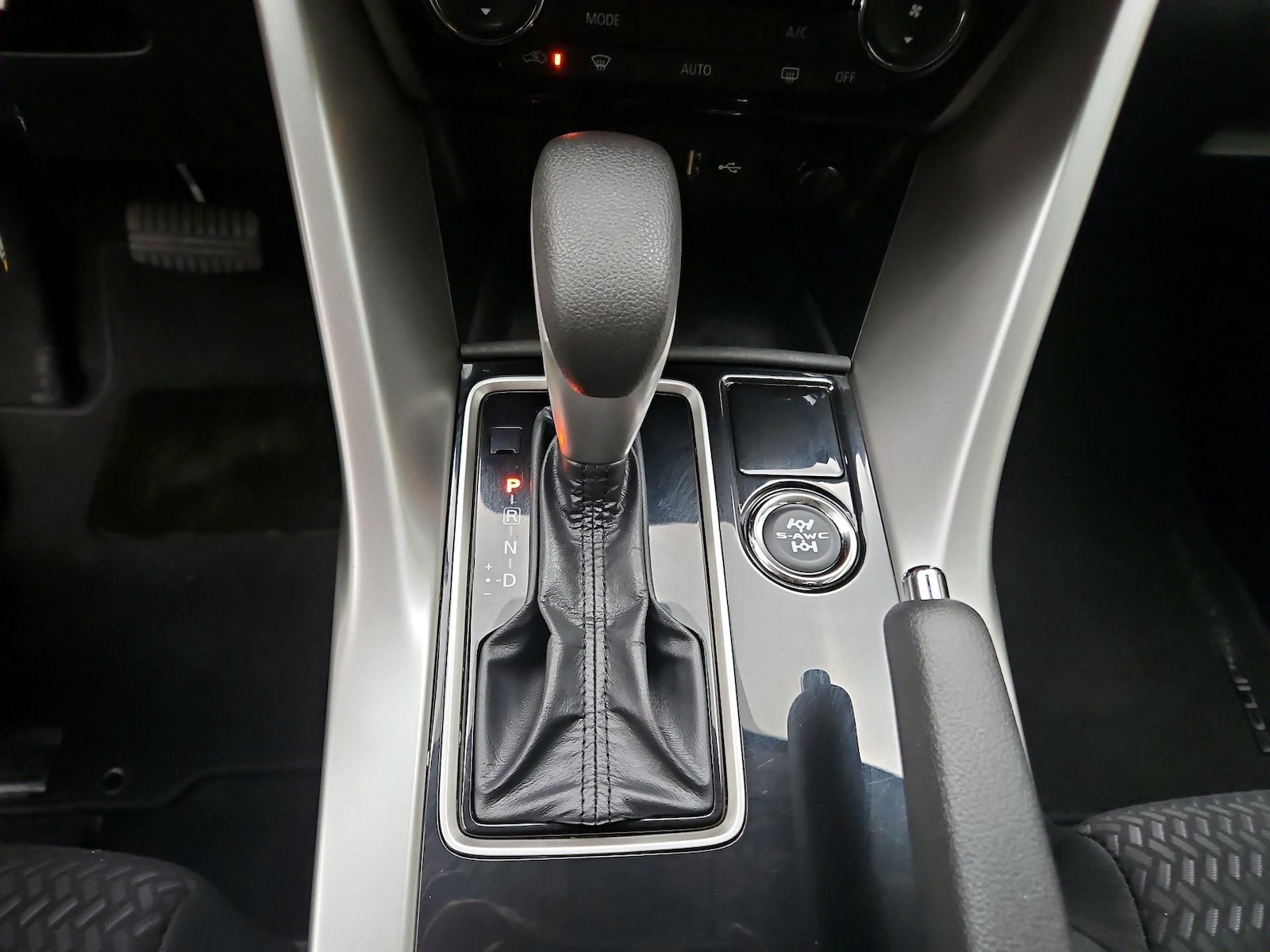 2025 Mitsubishi Eclipse Cross ES - Photo 18
