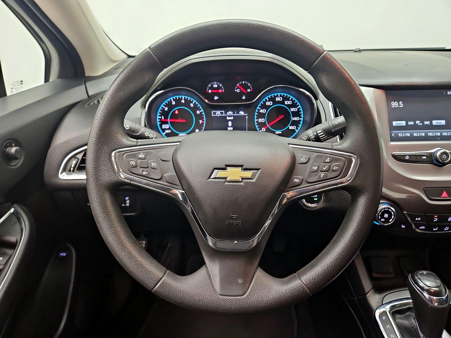Thumbnail: 2017 Chevrolet Cruze - 10