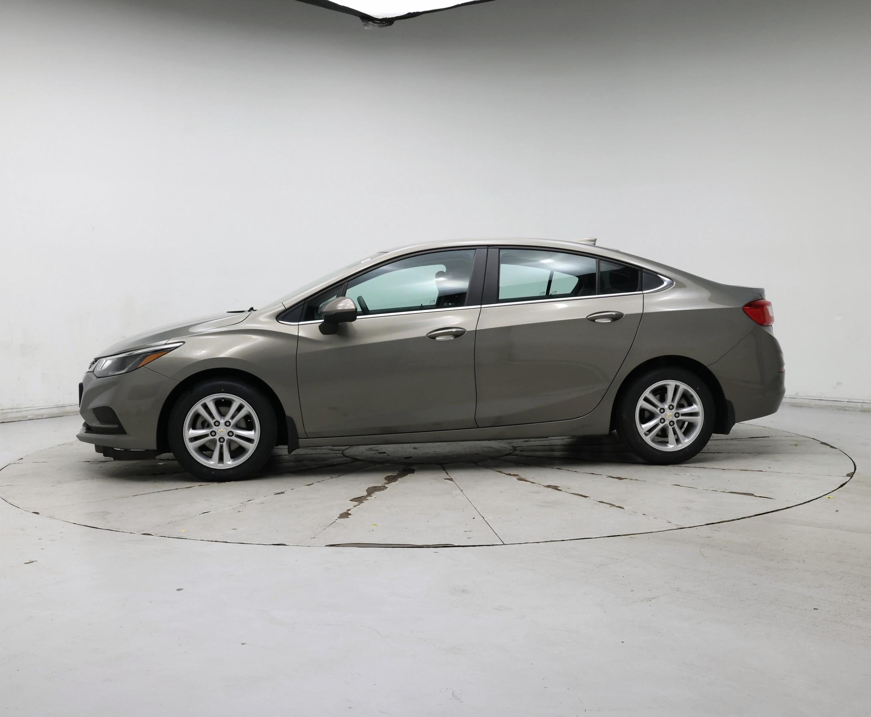 Thumbnail: 2017 Chevrolet Cruze - 3