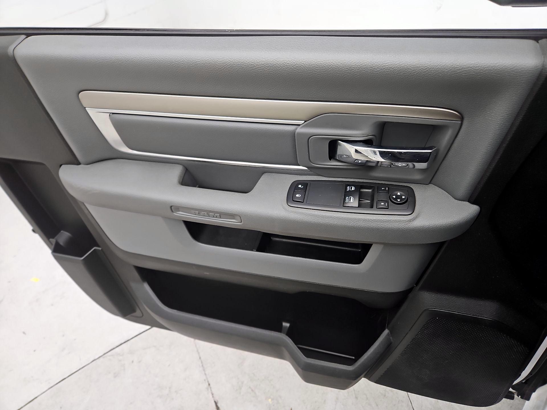 Thumbnail: 2019 RAM 1500 Classic - 12