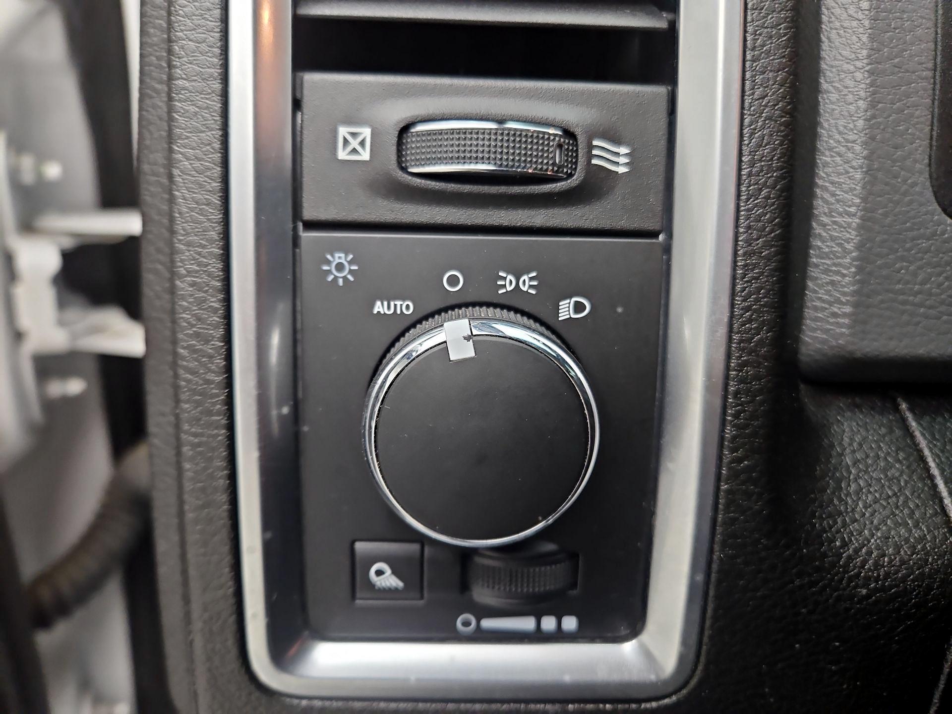 Thumbnail: 2019 RAM 1500 Classic - 13