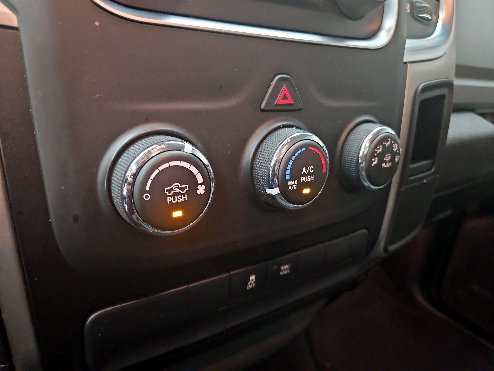 Thumbnail: 2019 RAM 1500 Classic - 16