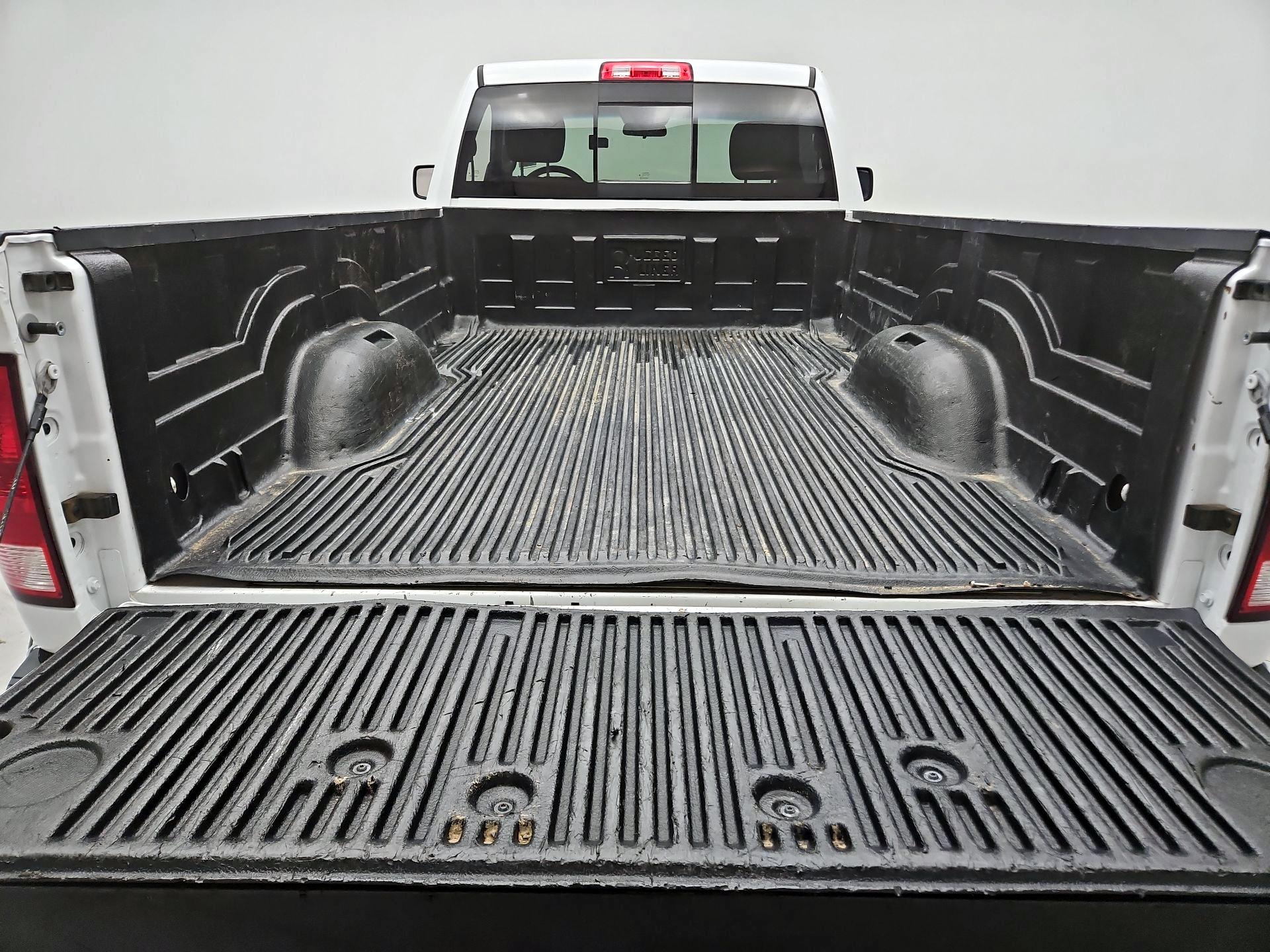 Thumbnail: 2019 RAM 1500 Classic - 18