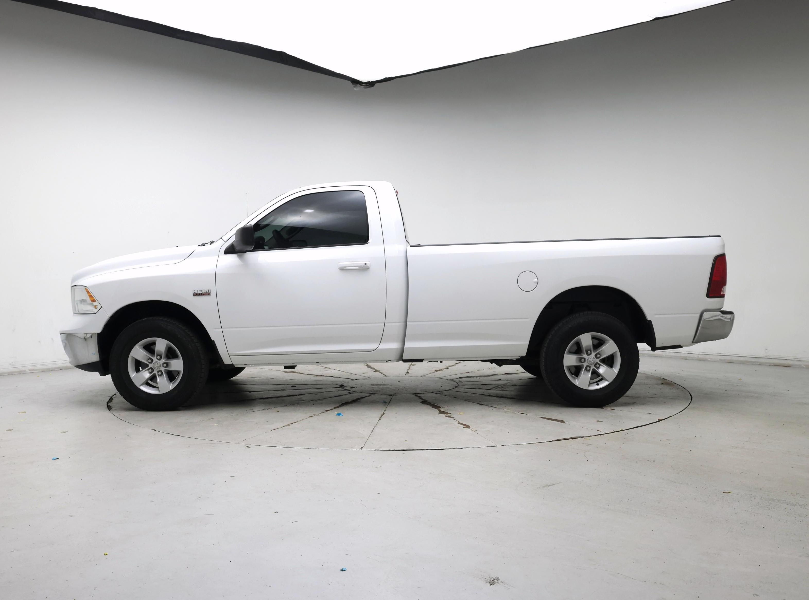 Thumbnail: 2019 RAM 1500 Classic - 3