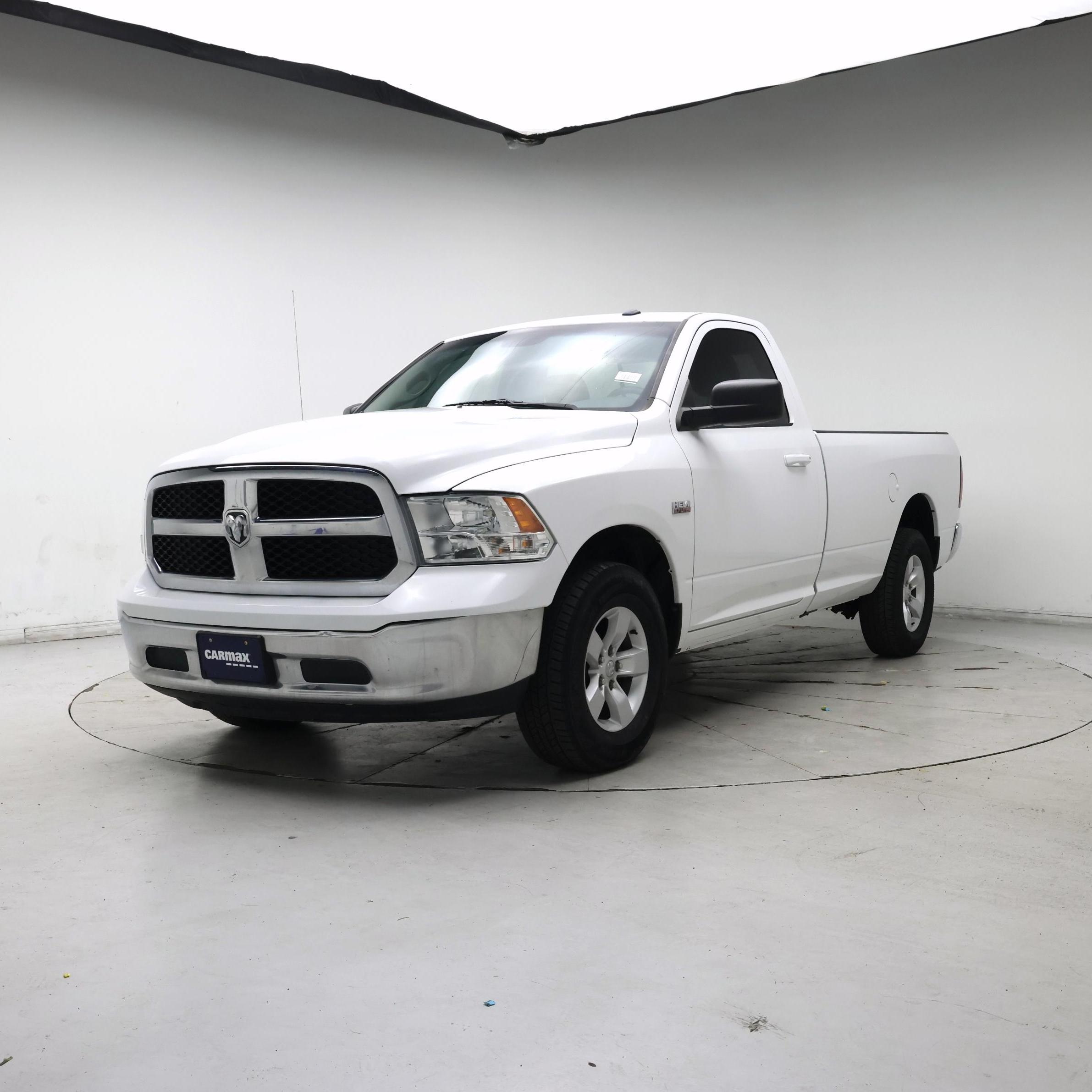 Thumbnail: 2019 RAM 1500 Classic - 4