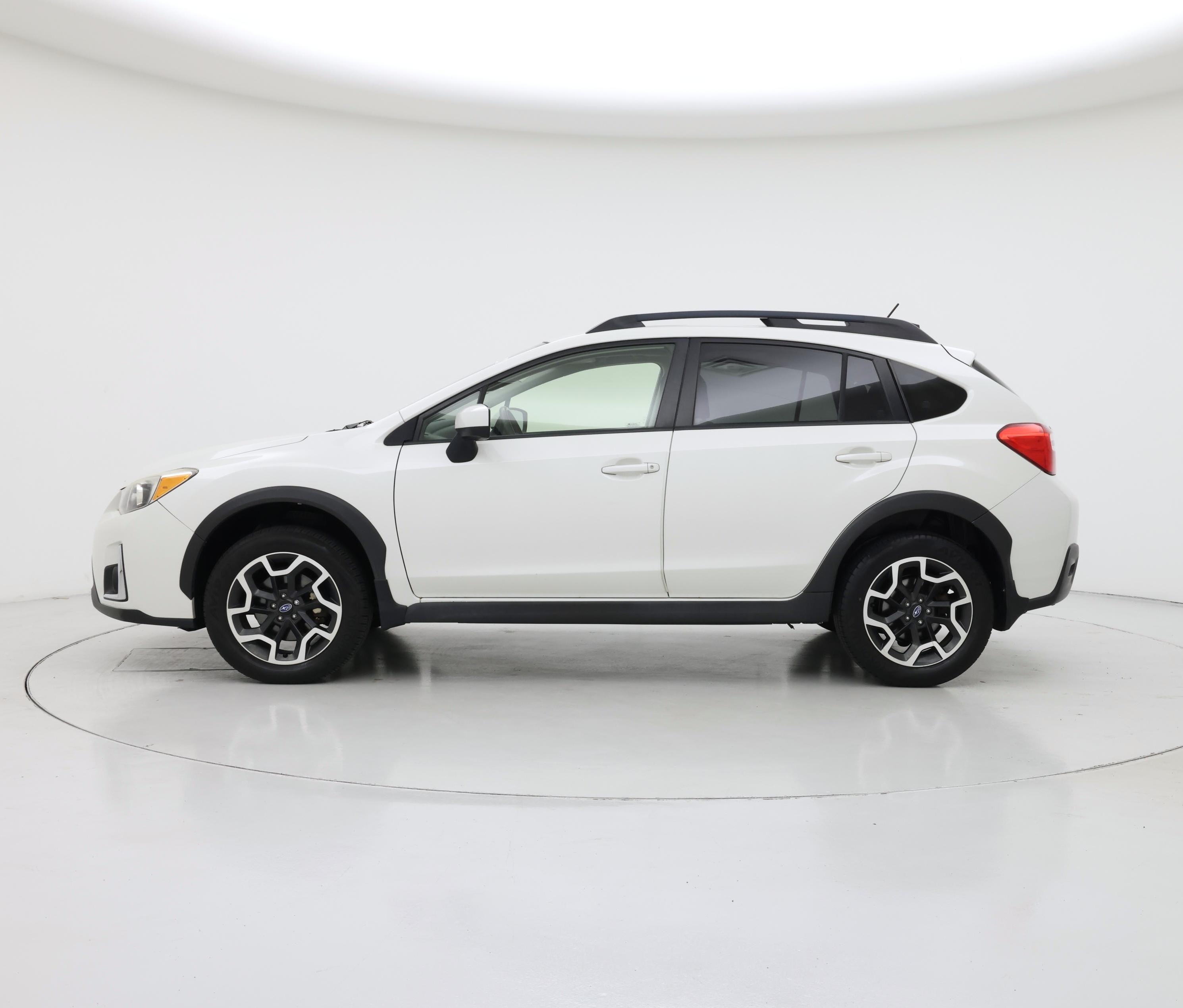 Thumbnail: 2017 Subaru Crosstrek - 3