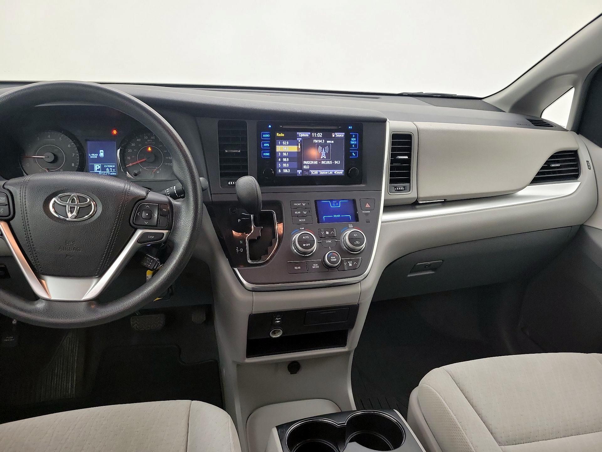 Thumbnail: 2015 Toyota Sienna - 9