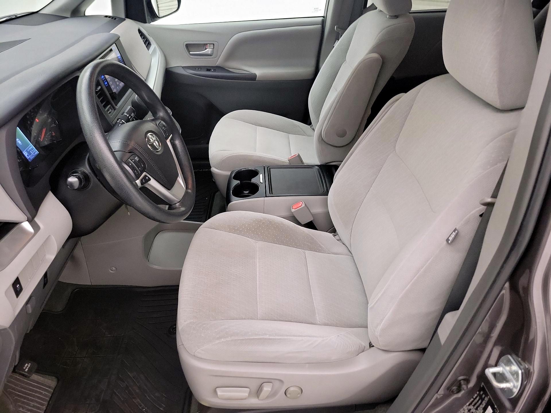 Thumbnail: 2015 Toyota Sienna - 11