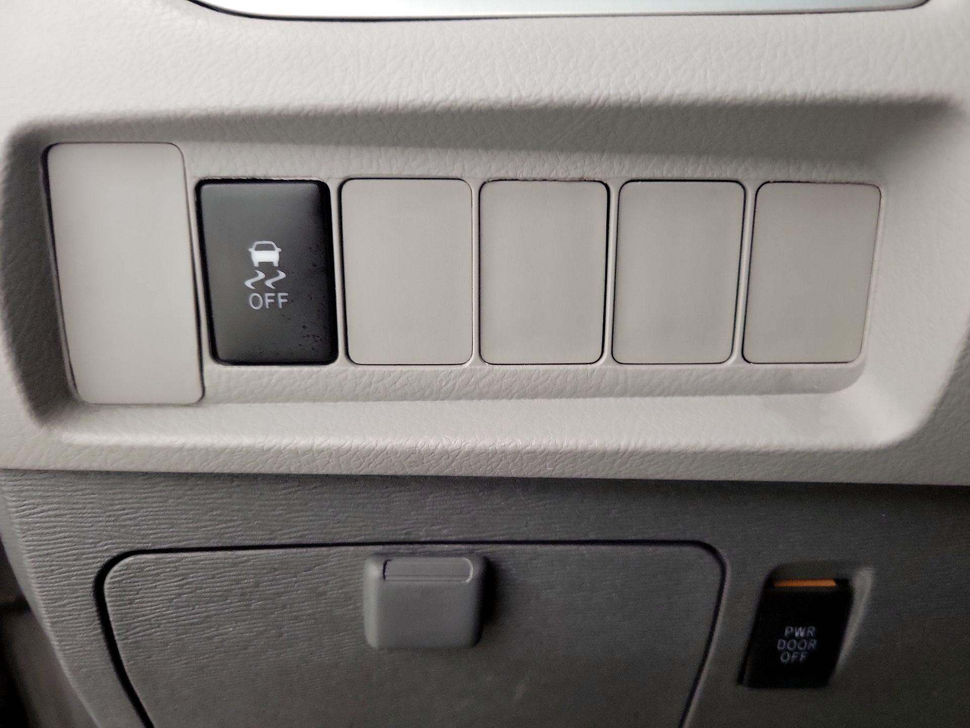 Thumbnail: 2015 Toyota Sienna - 13